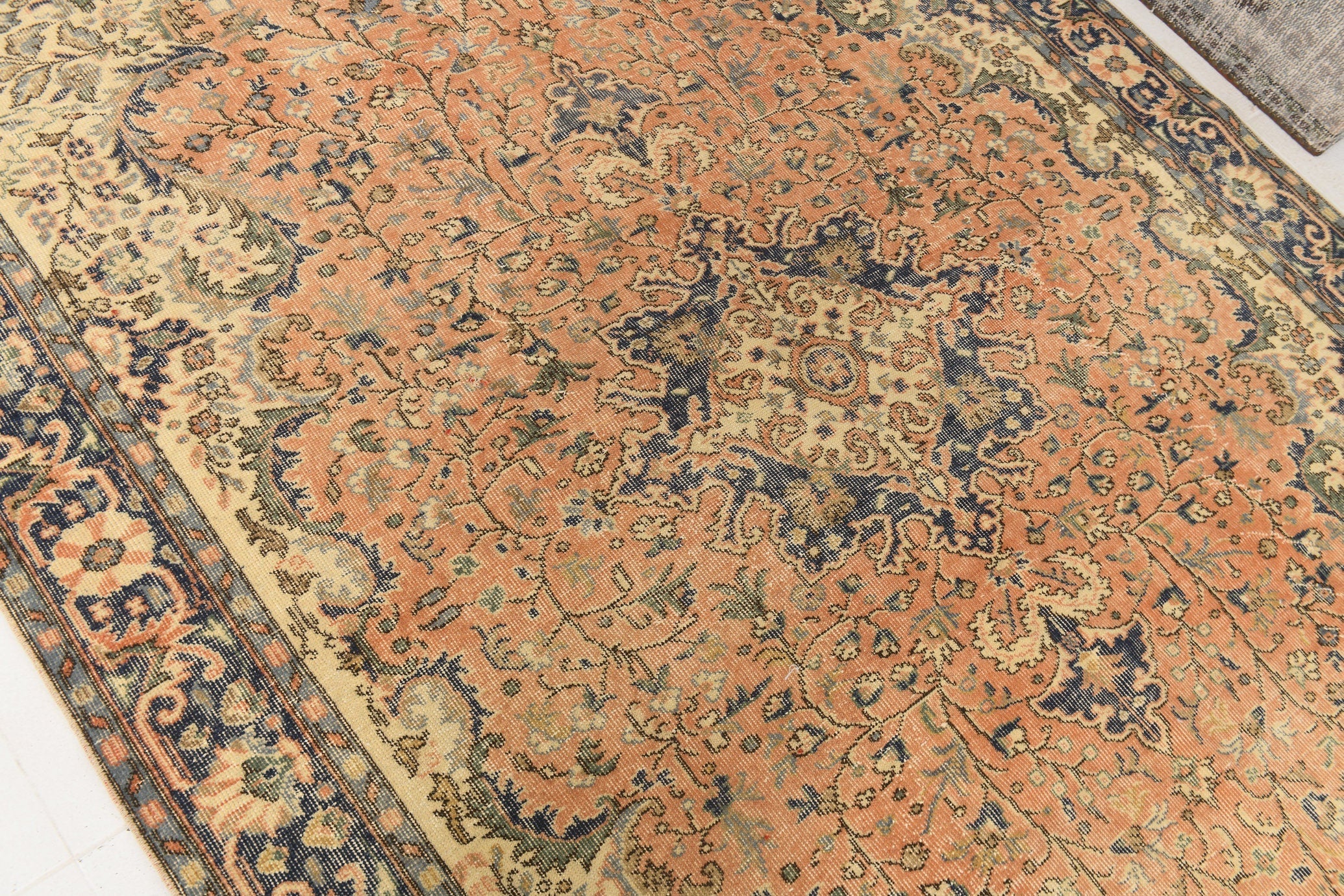 Turkish Vintage Rug  6'6" x 9'5" ft