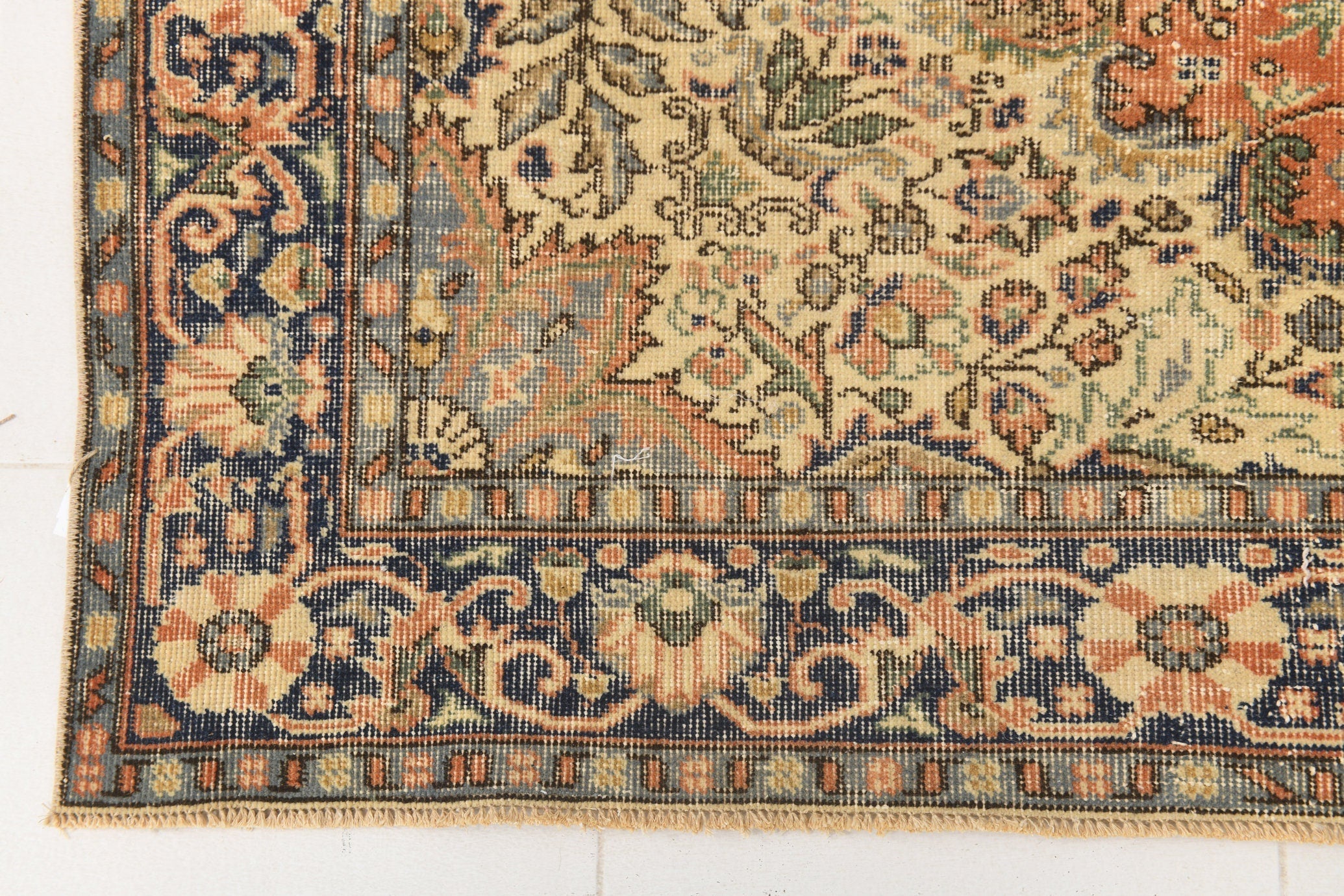 Turkish Vintage Rug  6'6" x 9'5" ft