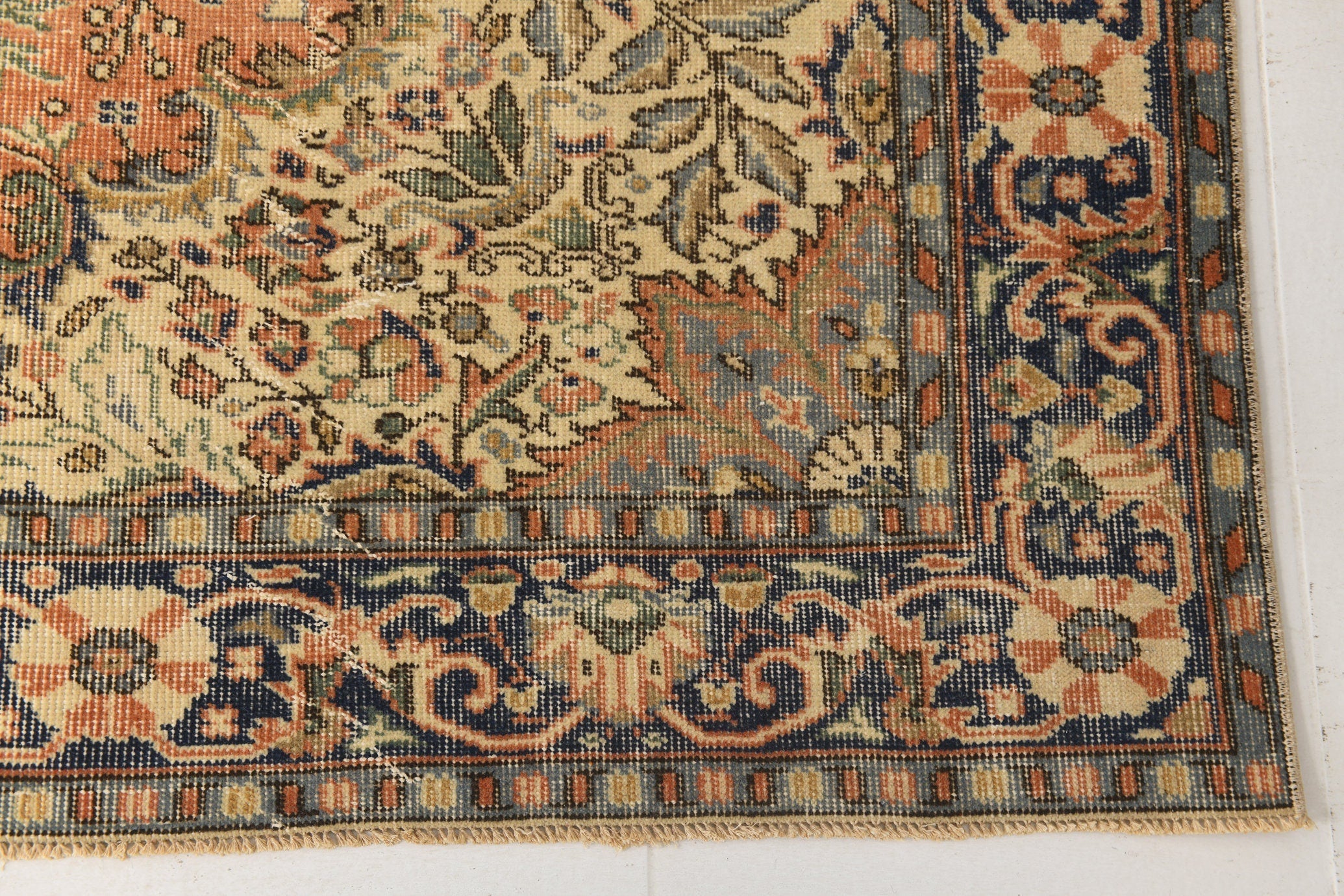 Turkish Vintage Rug  6'6" x 9'5" ft