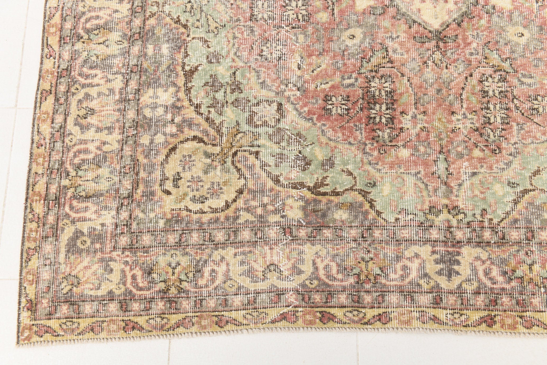 Turkish Vintage Rug  6'6" x 9'7" ft