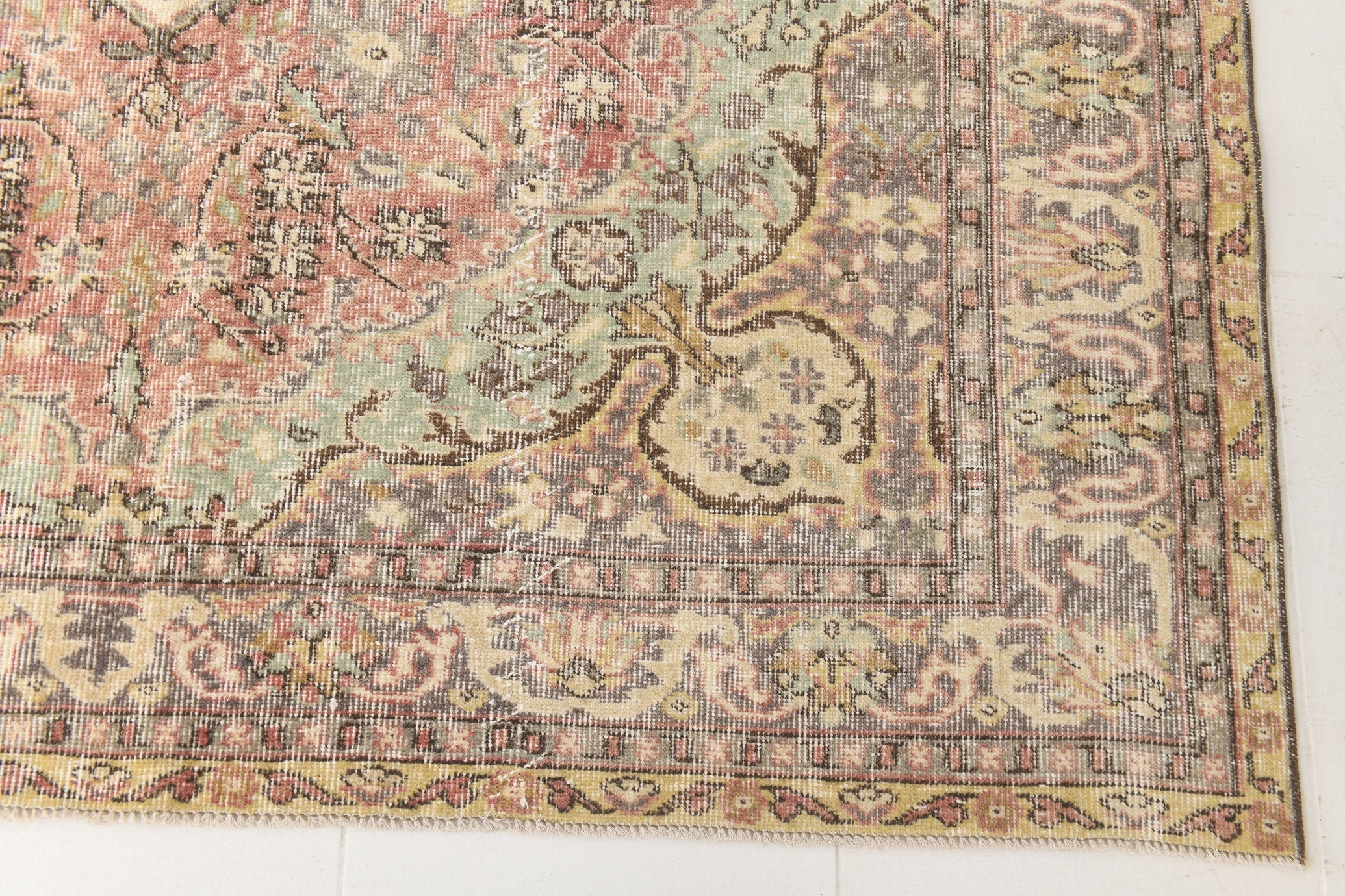 Turkish Vintage Rug  6'6" x 9'7" ft