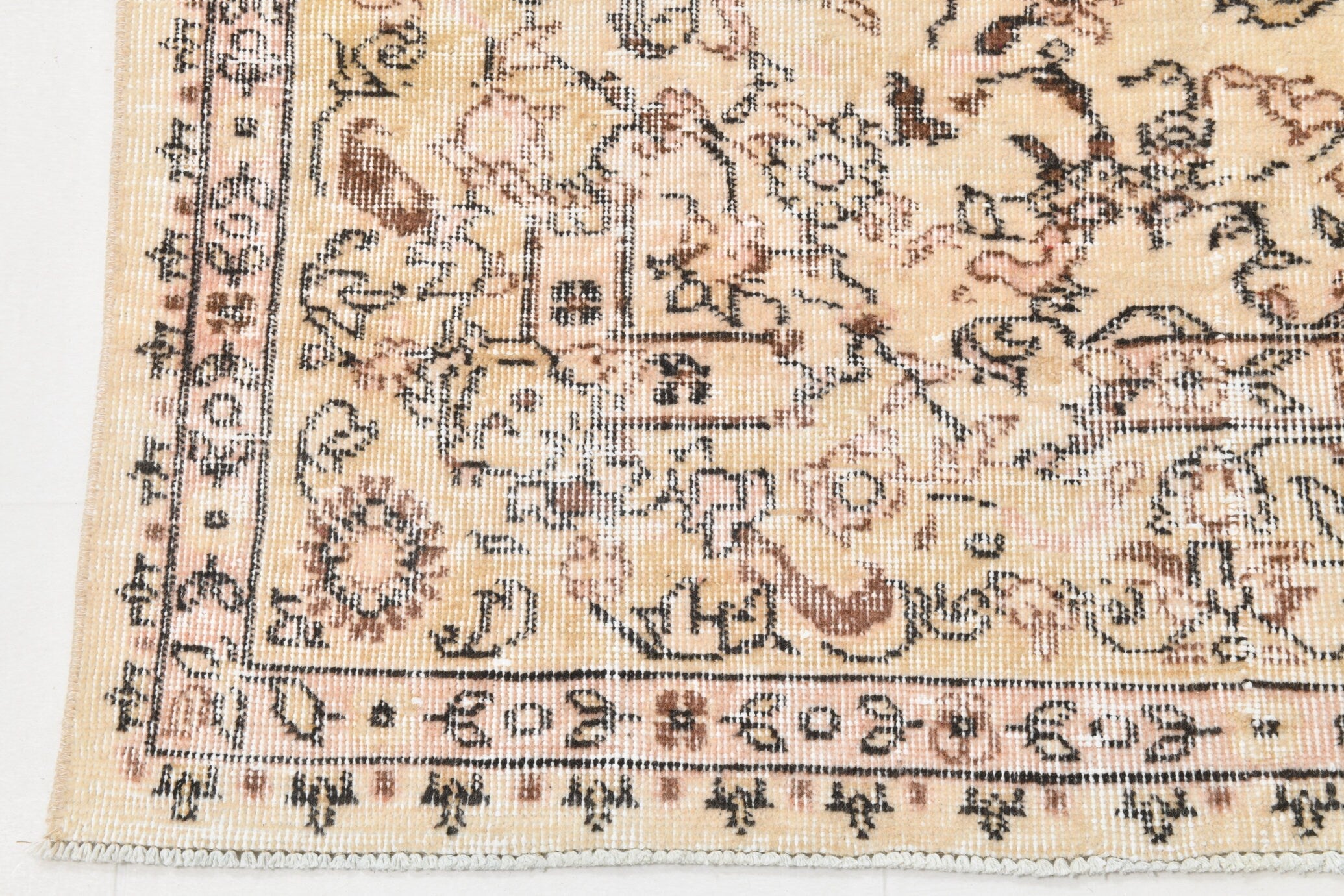 Turkish Vintage Rug  6'7" x 9'8" ft
