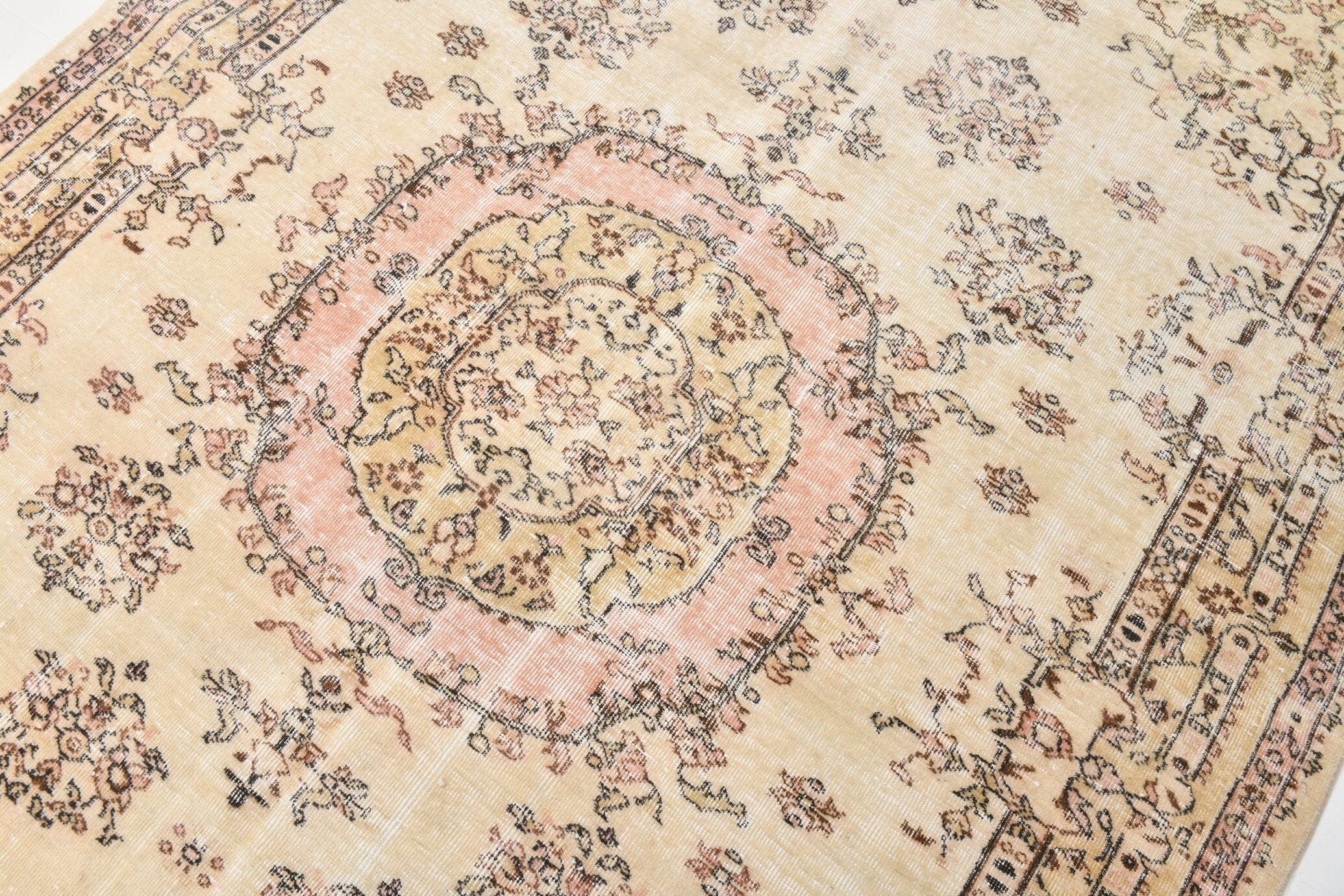 Turkish Vintage Rug  6'7" x 9'8" ft
