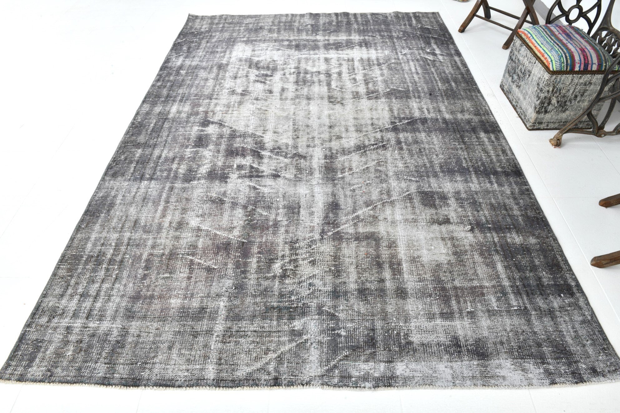 Turkish Vintage Rug  6'7" x 9'9" ft