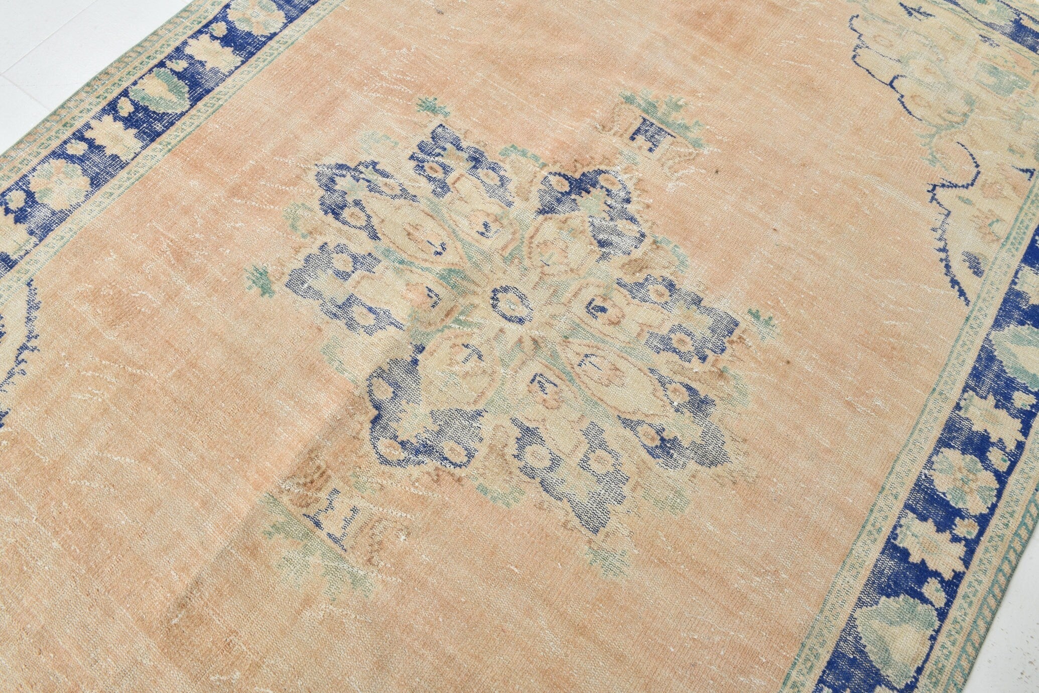 Turkish Vintage Rug  6'9" x 9'6" ft