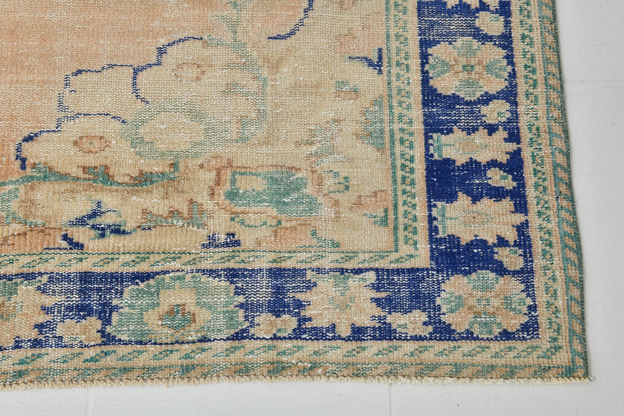 Turkish Vintage Rug  6'9" x 9'6" ft