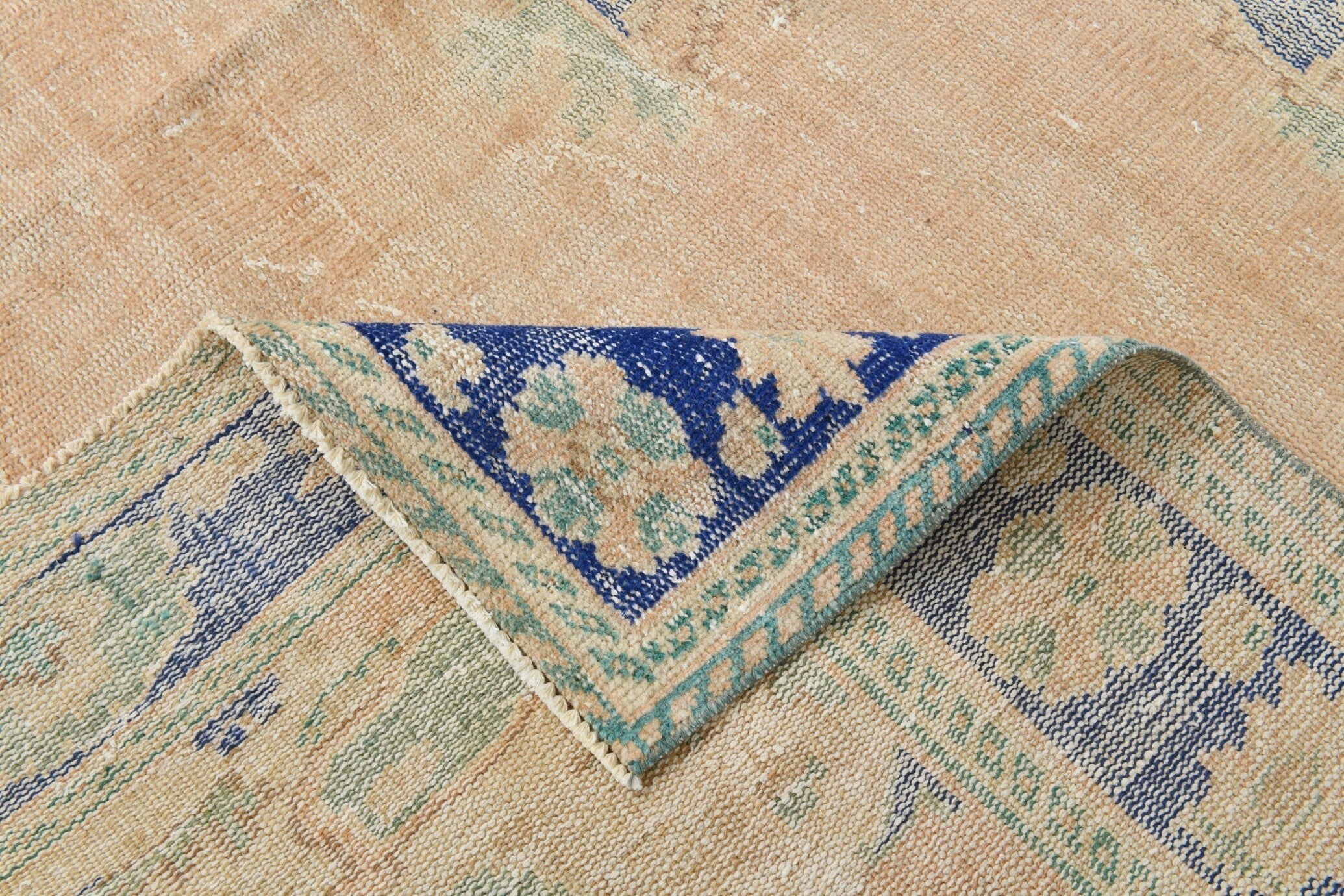 Turkish Vintage Rug  6'9" x 9'6" ft