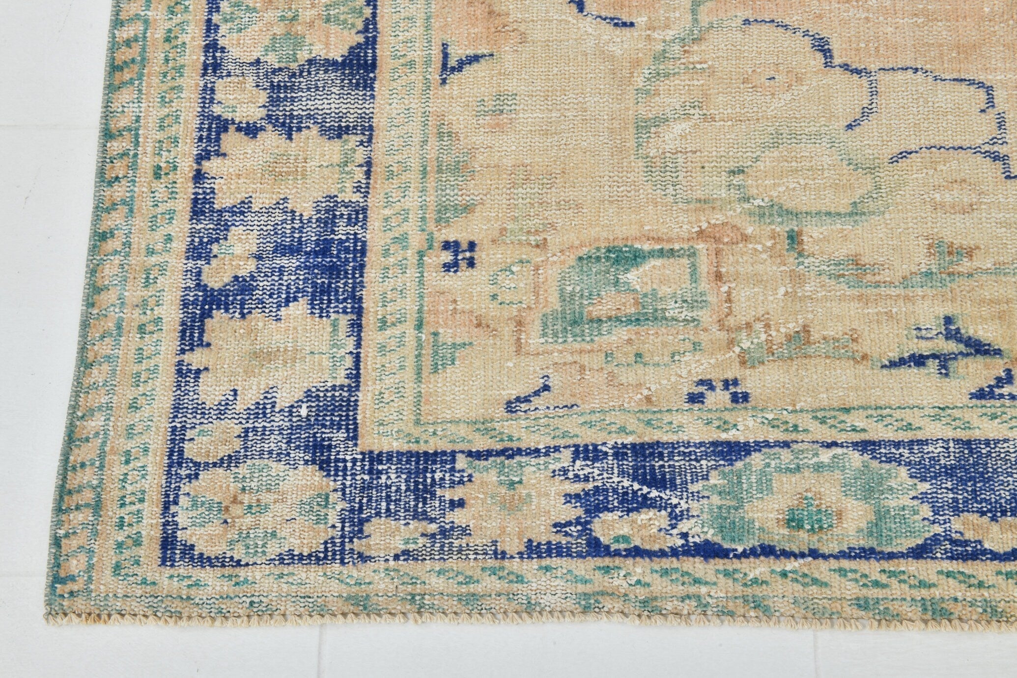 Turkish Vintage Rug  6'9" x 9'6" ft