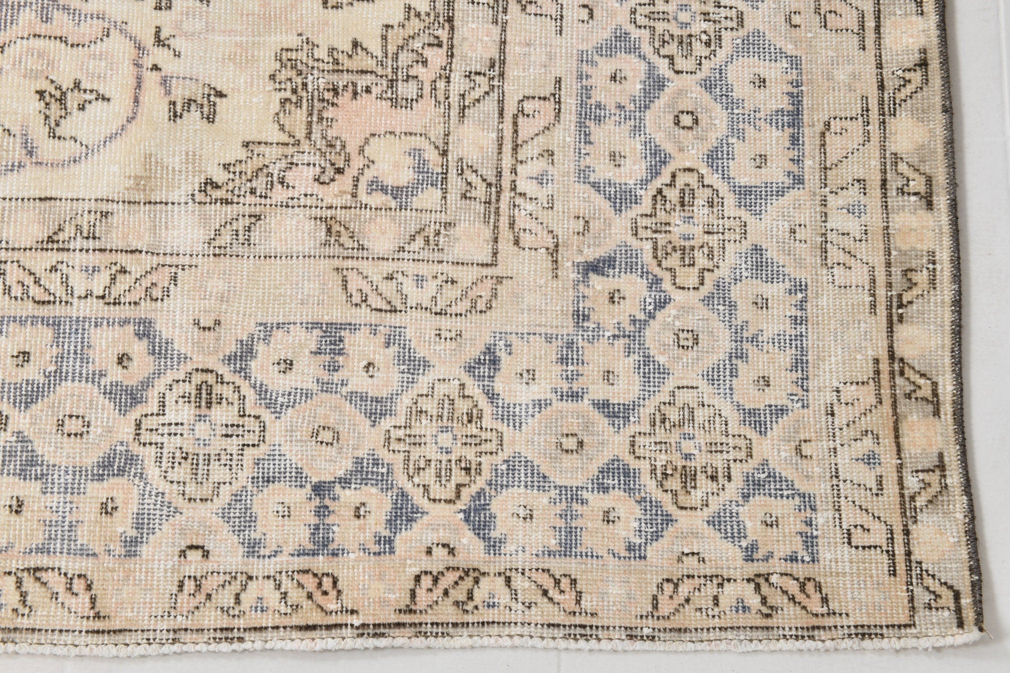Turkish Vintage Rug  7'10" x 11'4" ft