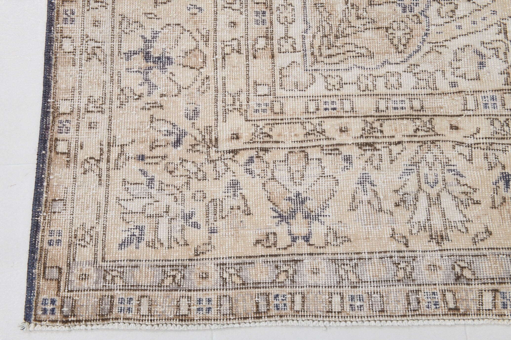Turkish Vintage Rug  7'5" x 10'10" ft