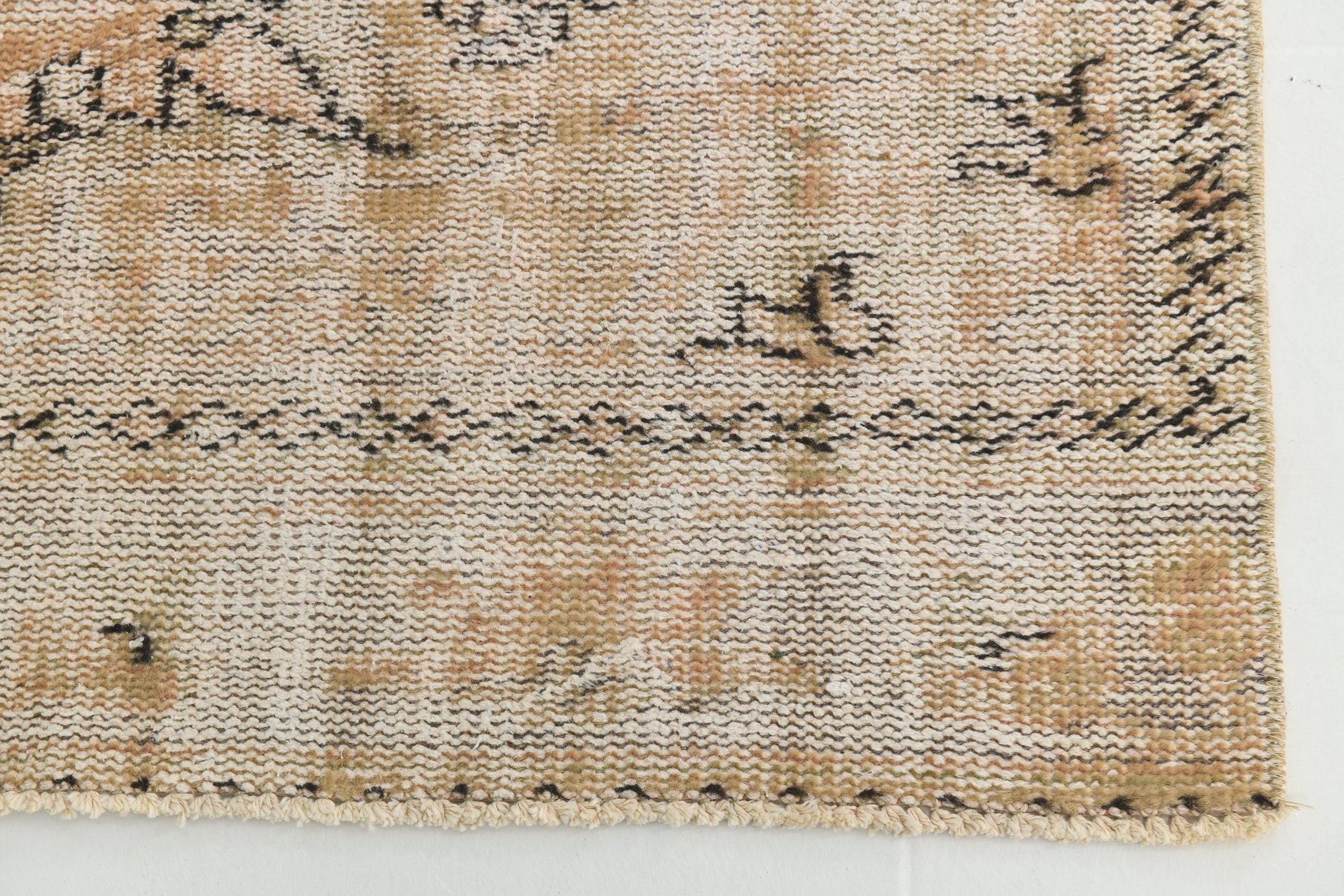 Turkish Vintage Rug 8’10’ x 4’9’