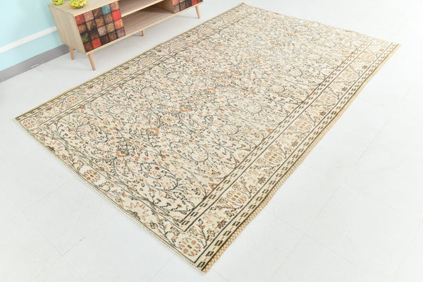 Turkish Vintage Rug 8’10’ x 5’12’