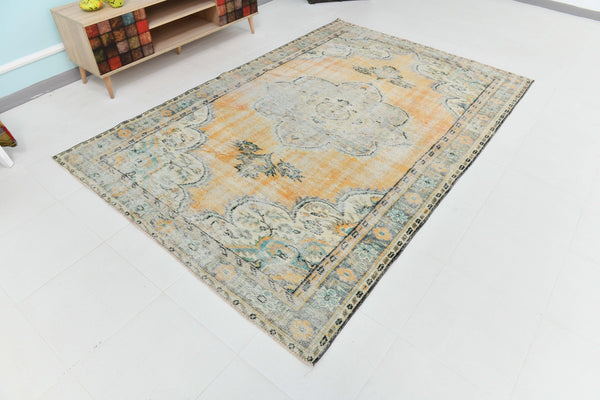 Turkish Vintage Rug 8’7’ x 5’9’