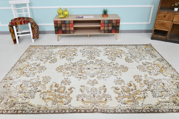 Turkish Vintage Rug 8’7’ x 5’9’