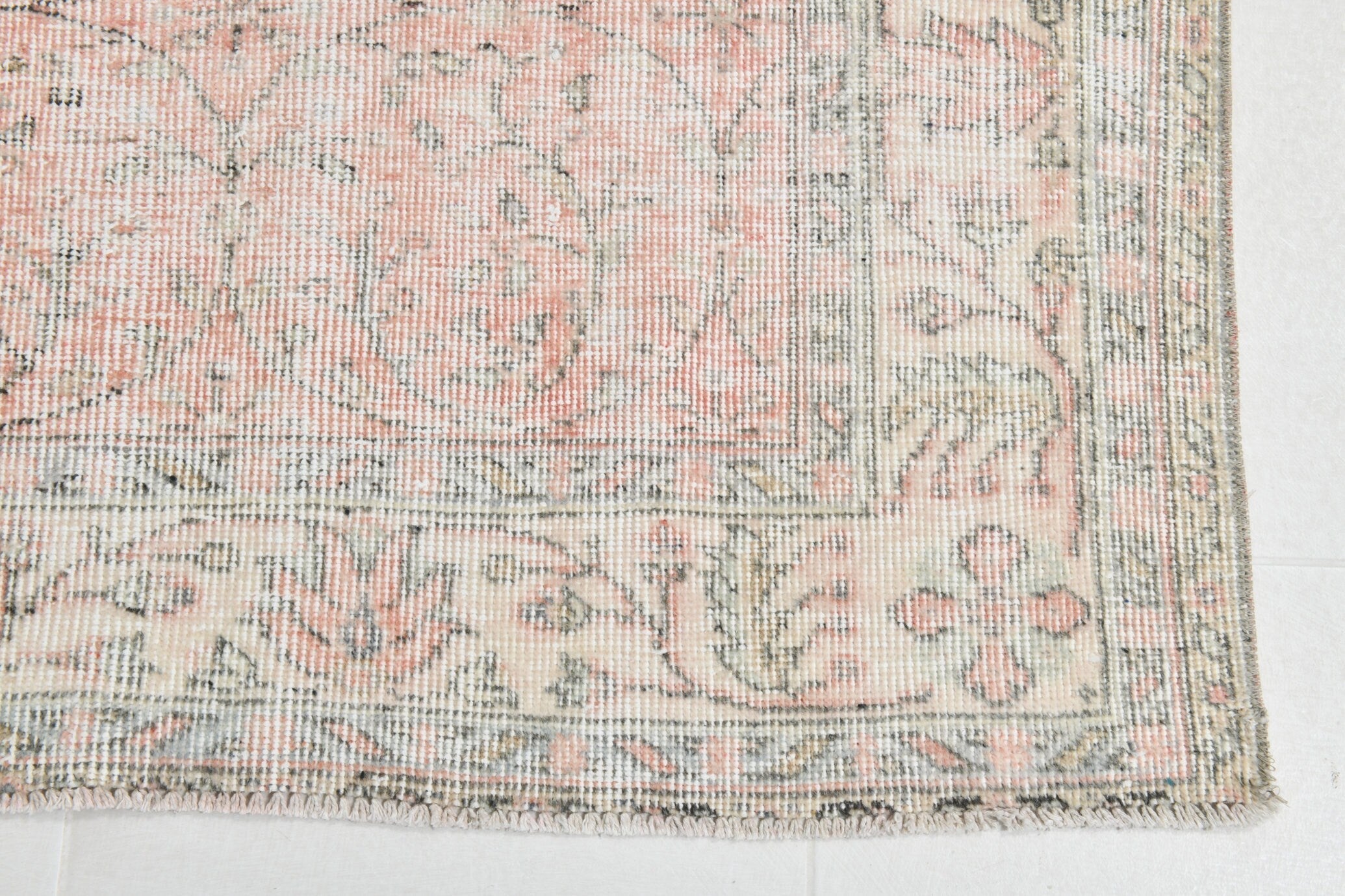 Turkish Vintage Rug 9’1’ x 5’9’