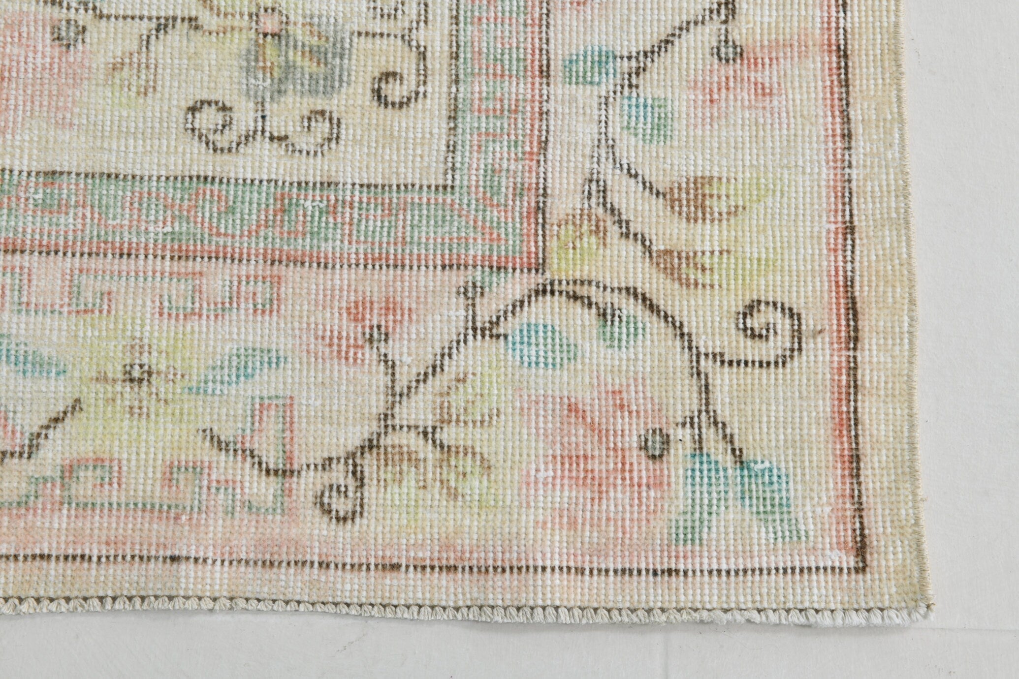 Turkish Vintage Rug 9’10’ x 5’10’