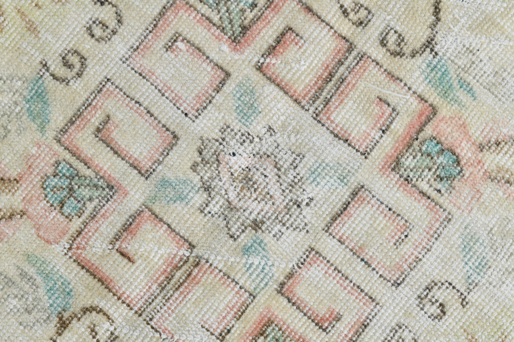 Turkish Vintage Rug 9’10’ x 5’10’