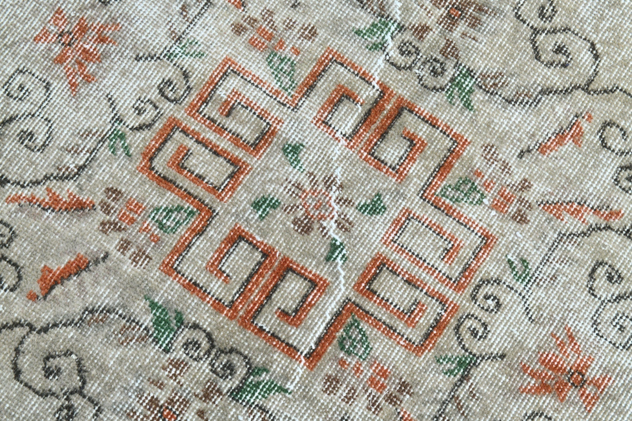 Turkish Vintage Rug 9’10’ x 6’2’