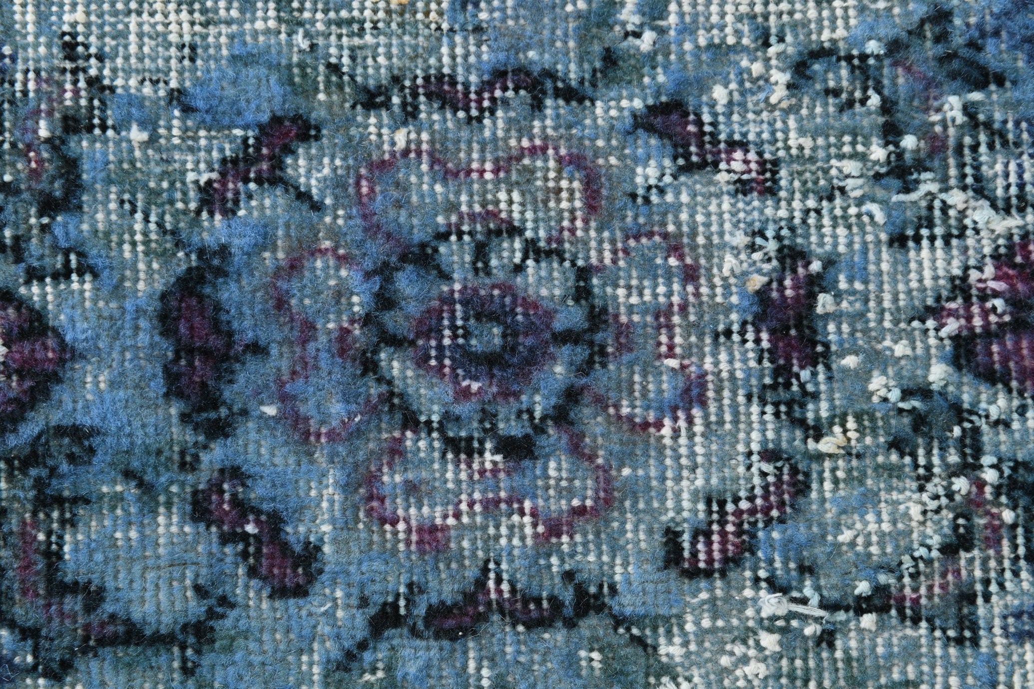 Turkish Vintage Rug 9’2’ x 5’11’