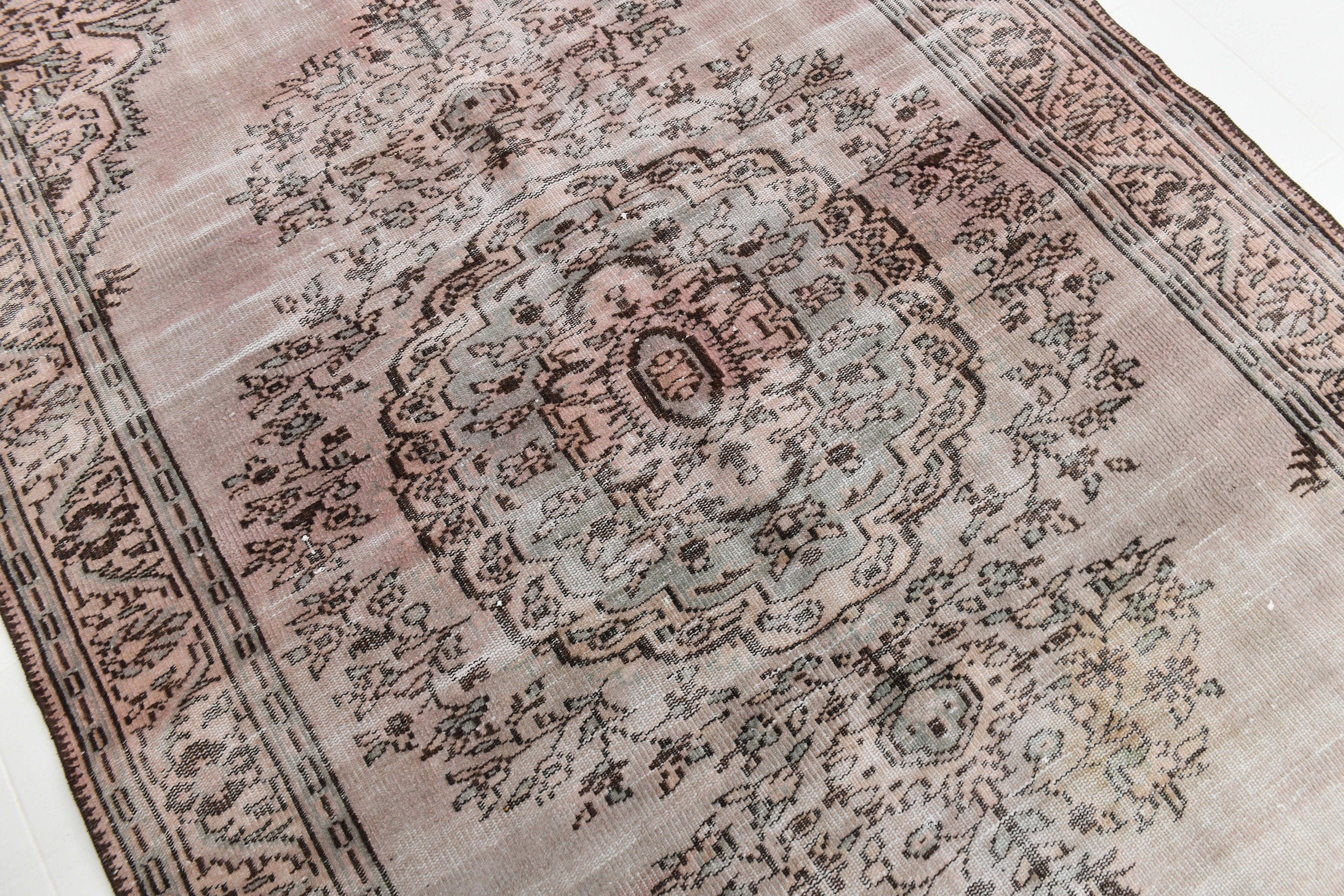 Turkish Vintage Rug 9’9’ x 6’0’
