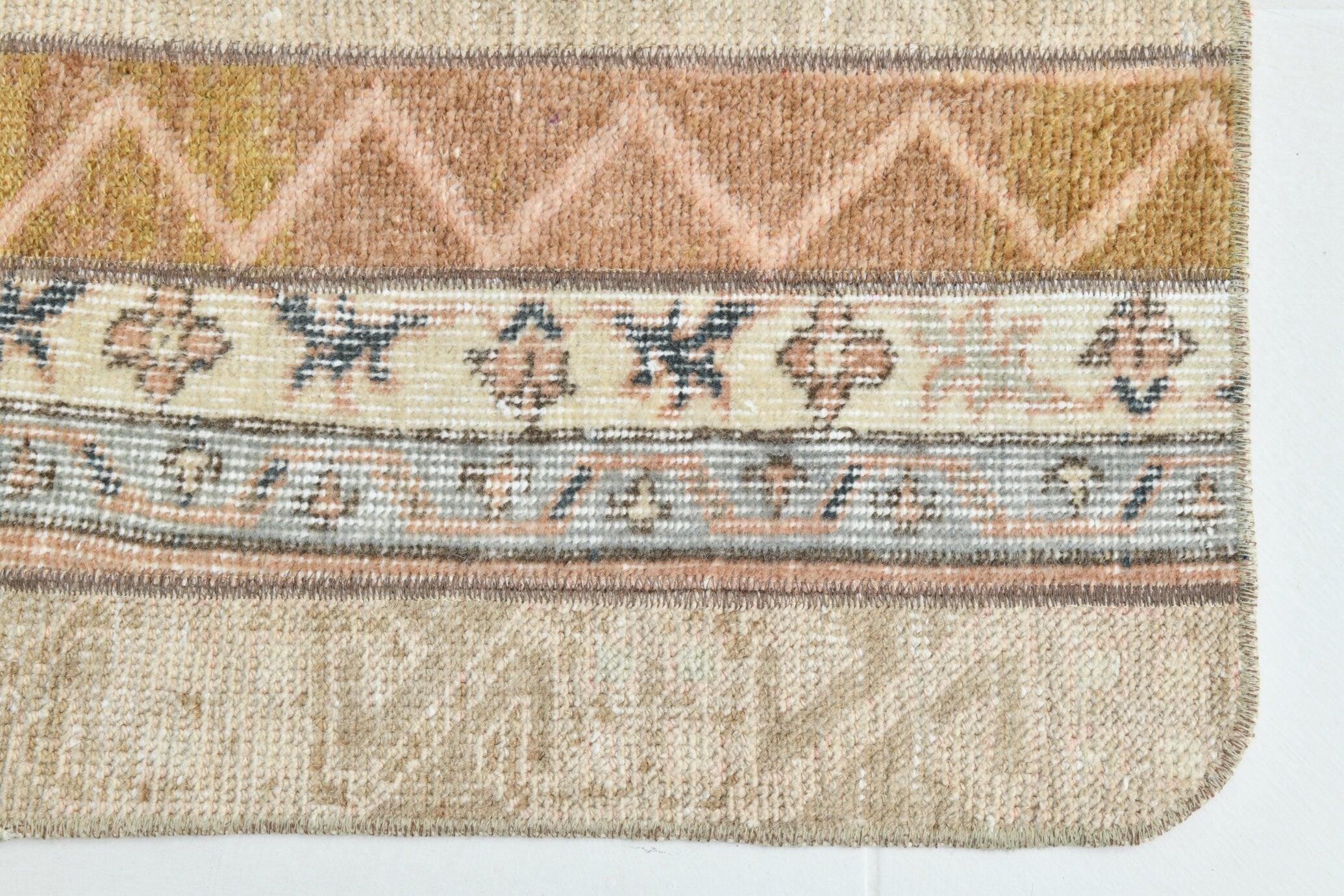 Turkish Vintage Runner Rug 1’11’ x 6’9’