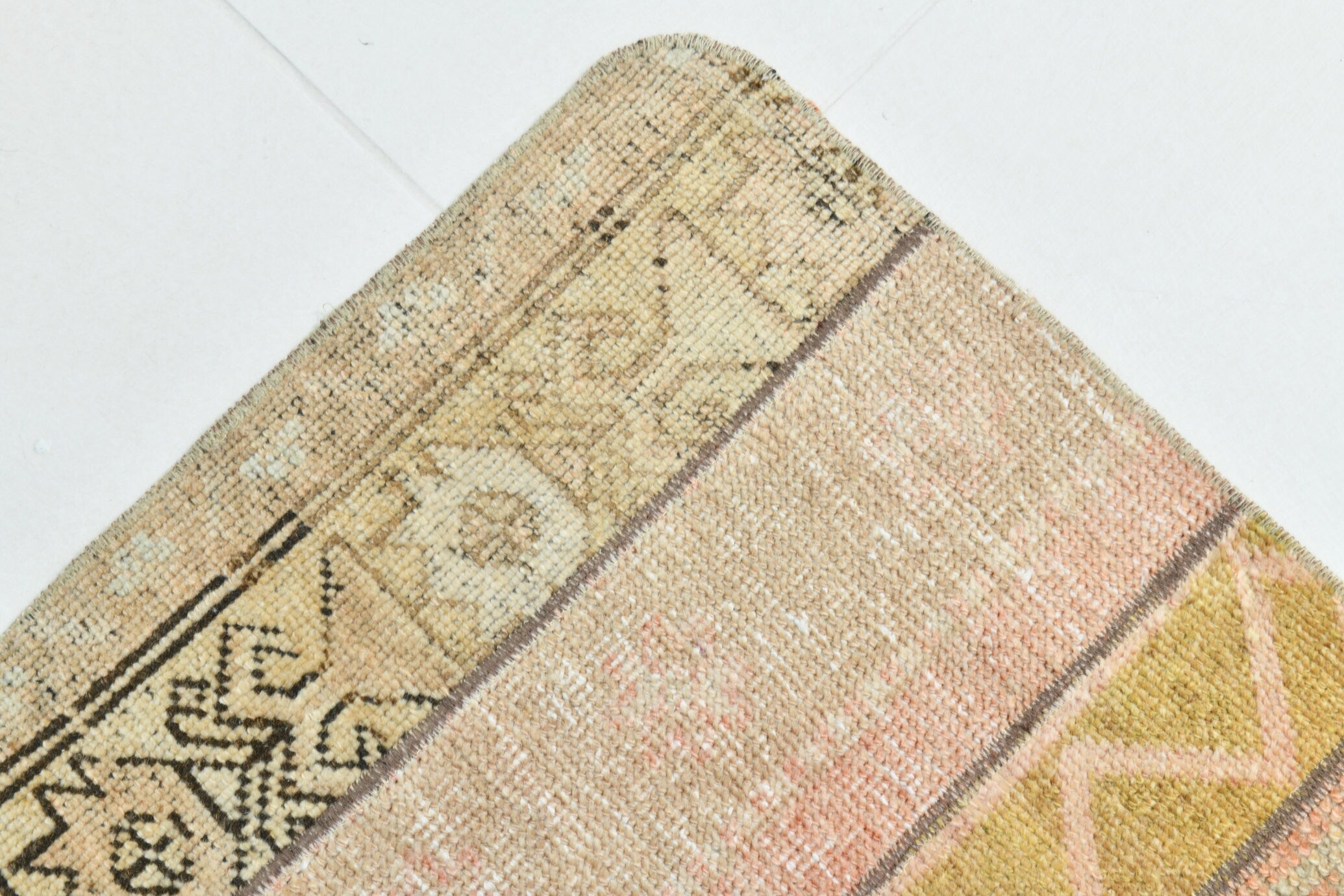 Turkish Vintage Runner Rug 1’11’ x 6’9’