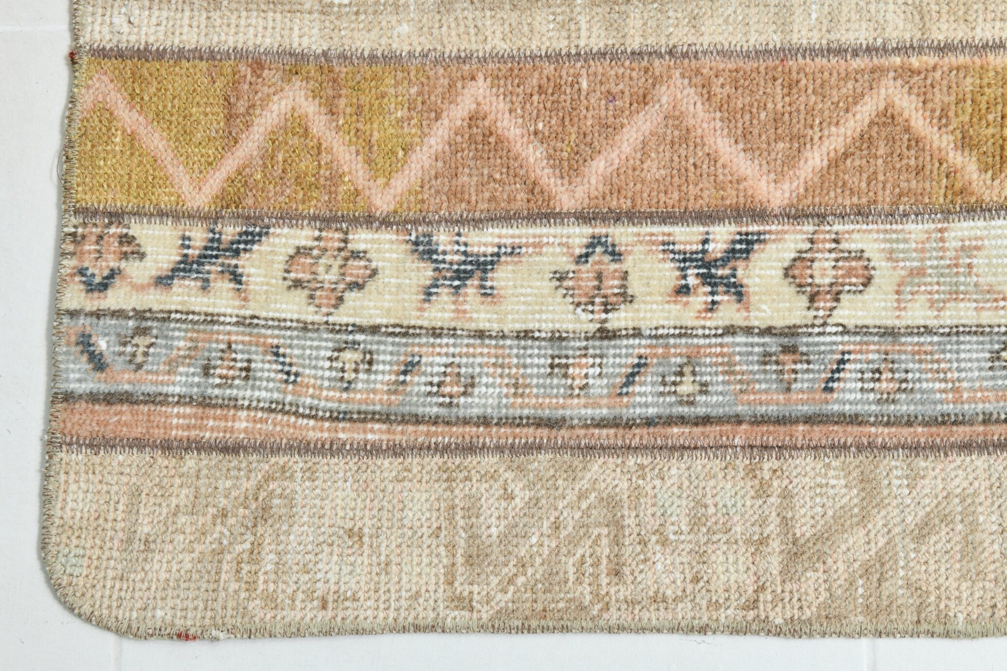 Turkish Vintage Runner Rug 1’11’ x 6’9’