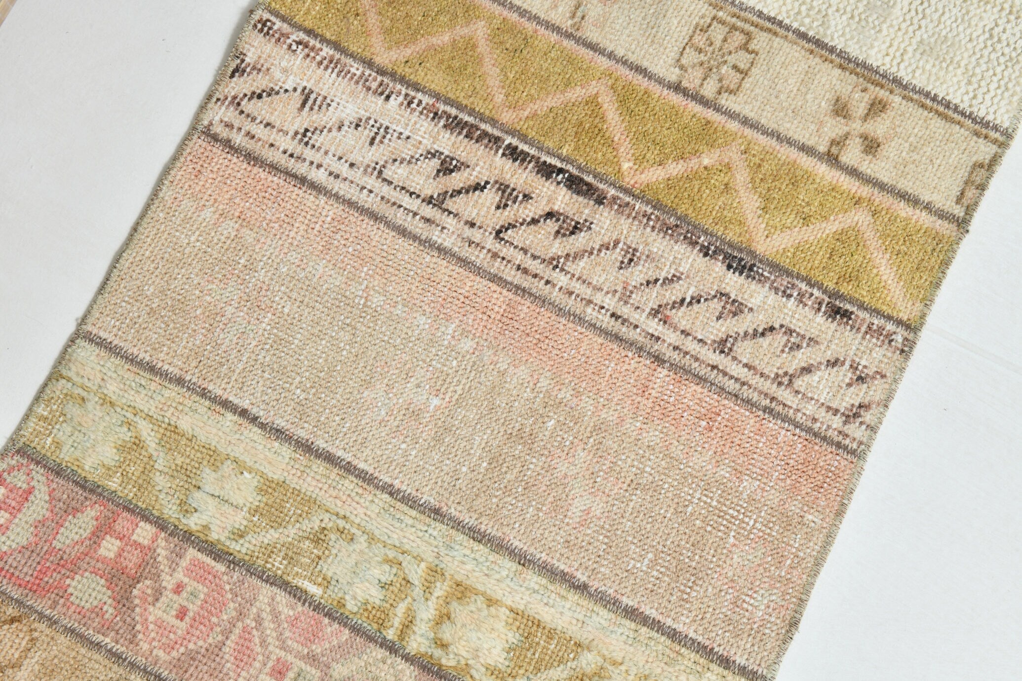 Turkish Vintage Runner Rug 1’11’ x 6’9’