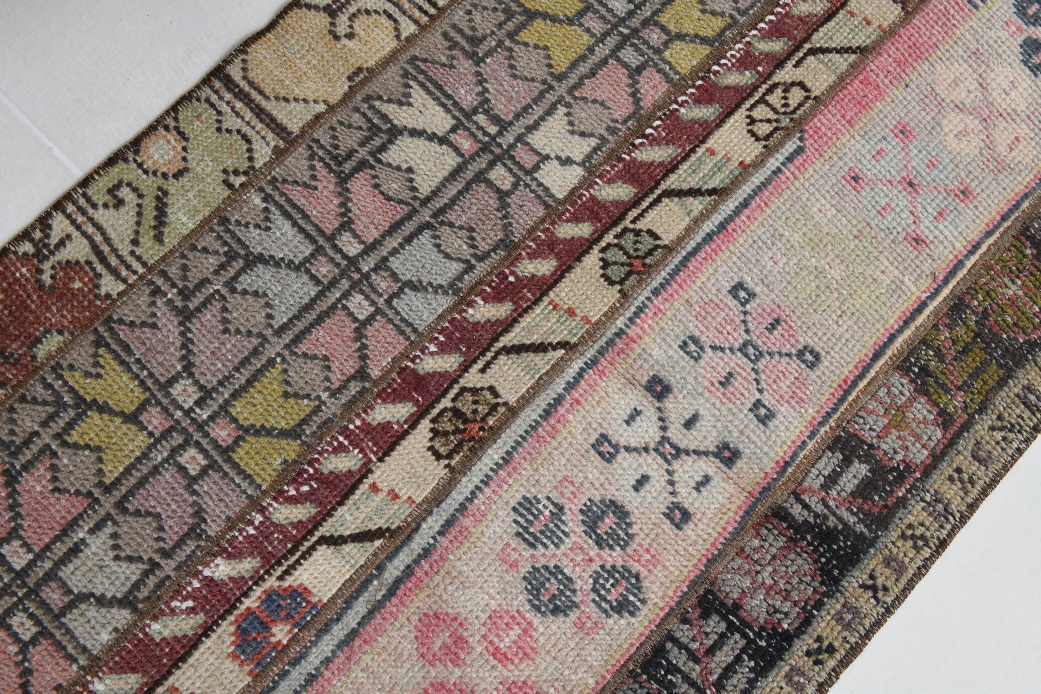 Turkish Vintage Runner Rug 2’2’ x 7’7’