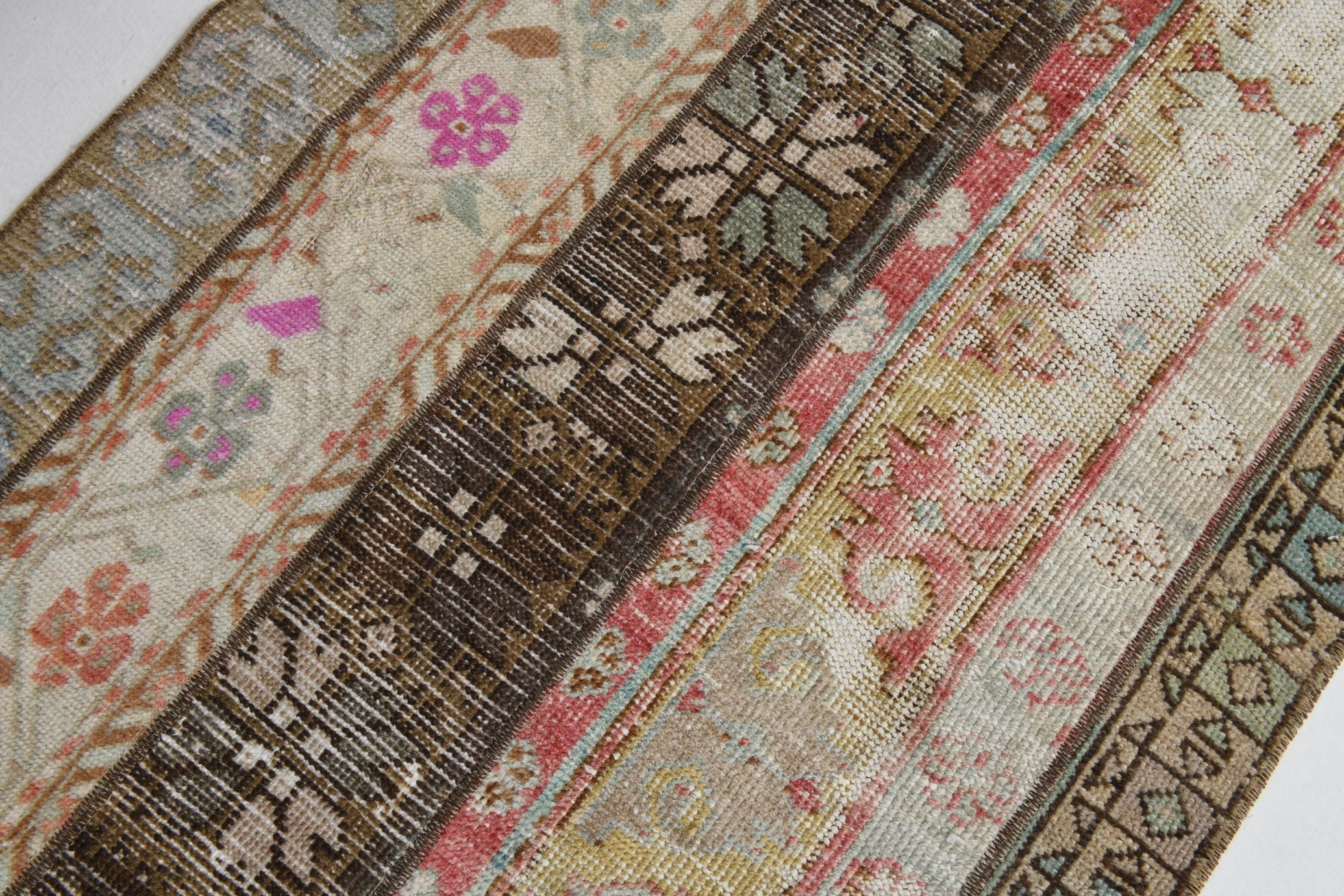 Turkish Vintage Runner Rug 2’5’ x 4’6’