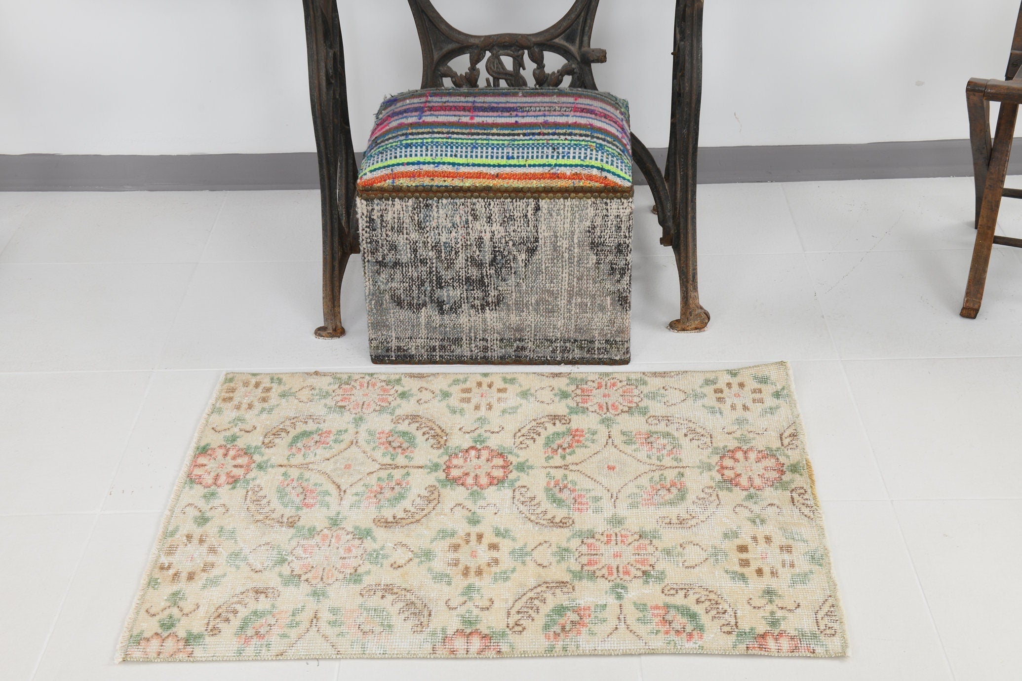 Vintage Doormat 2’4’’ x 2’11’’ ft