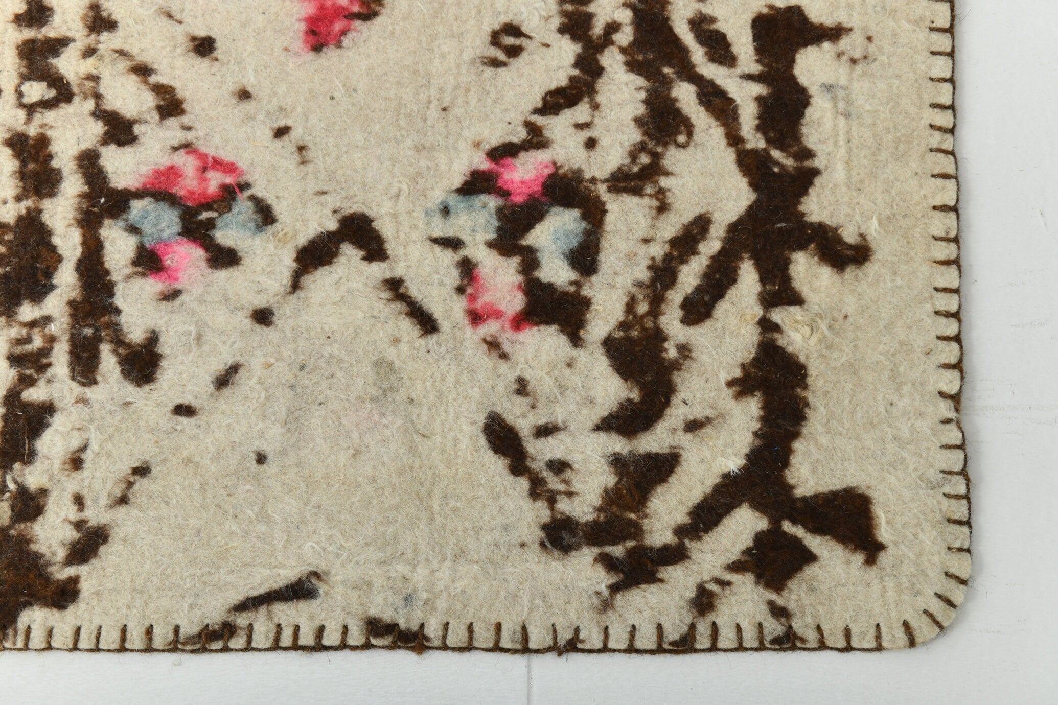 Vintage Felt 2'11" x 8'9" ft