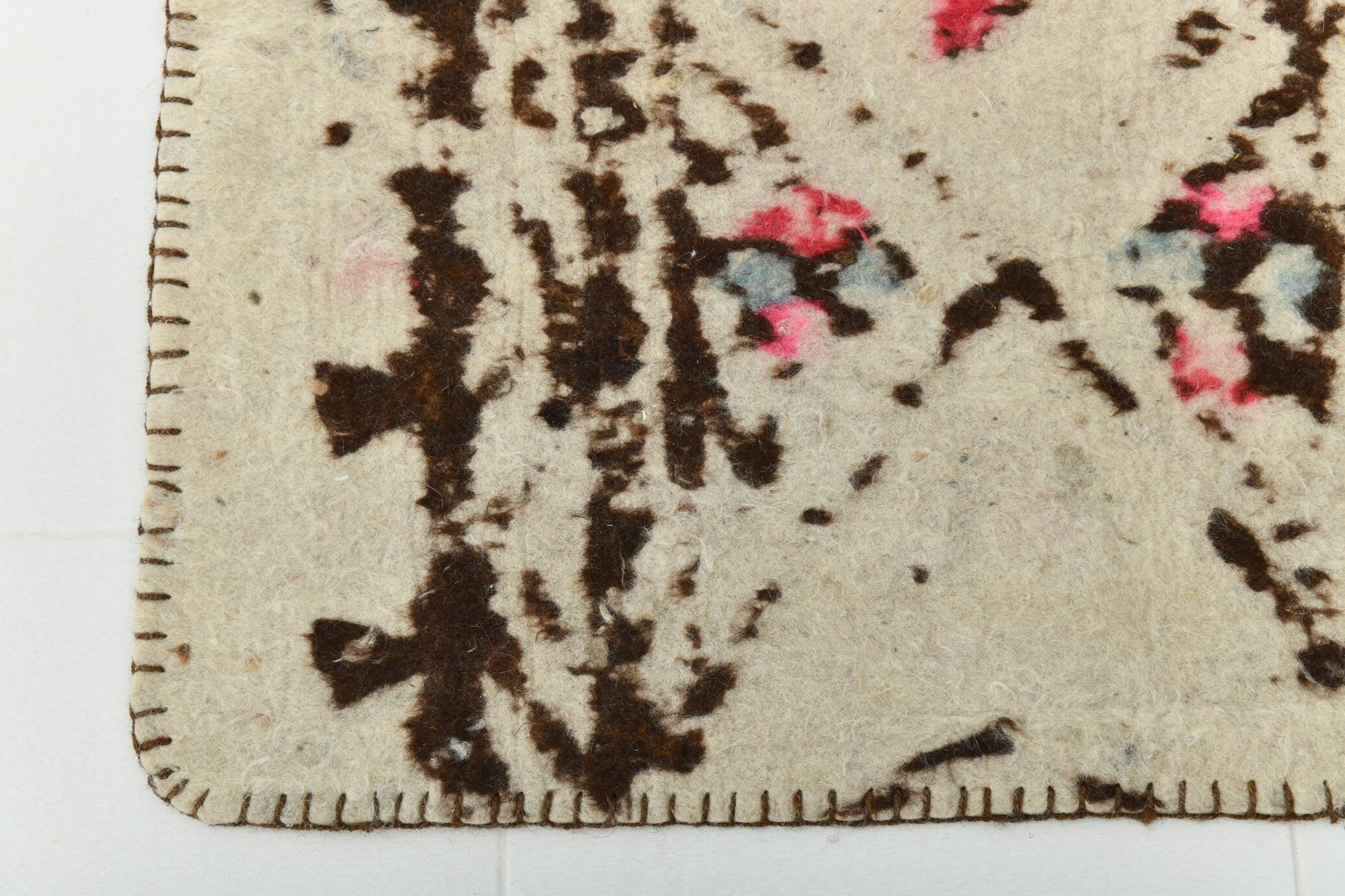 Vintage Felt 2'11" x 8'9" ft