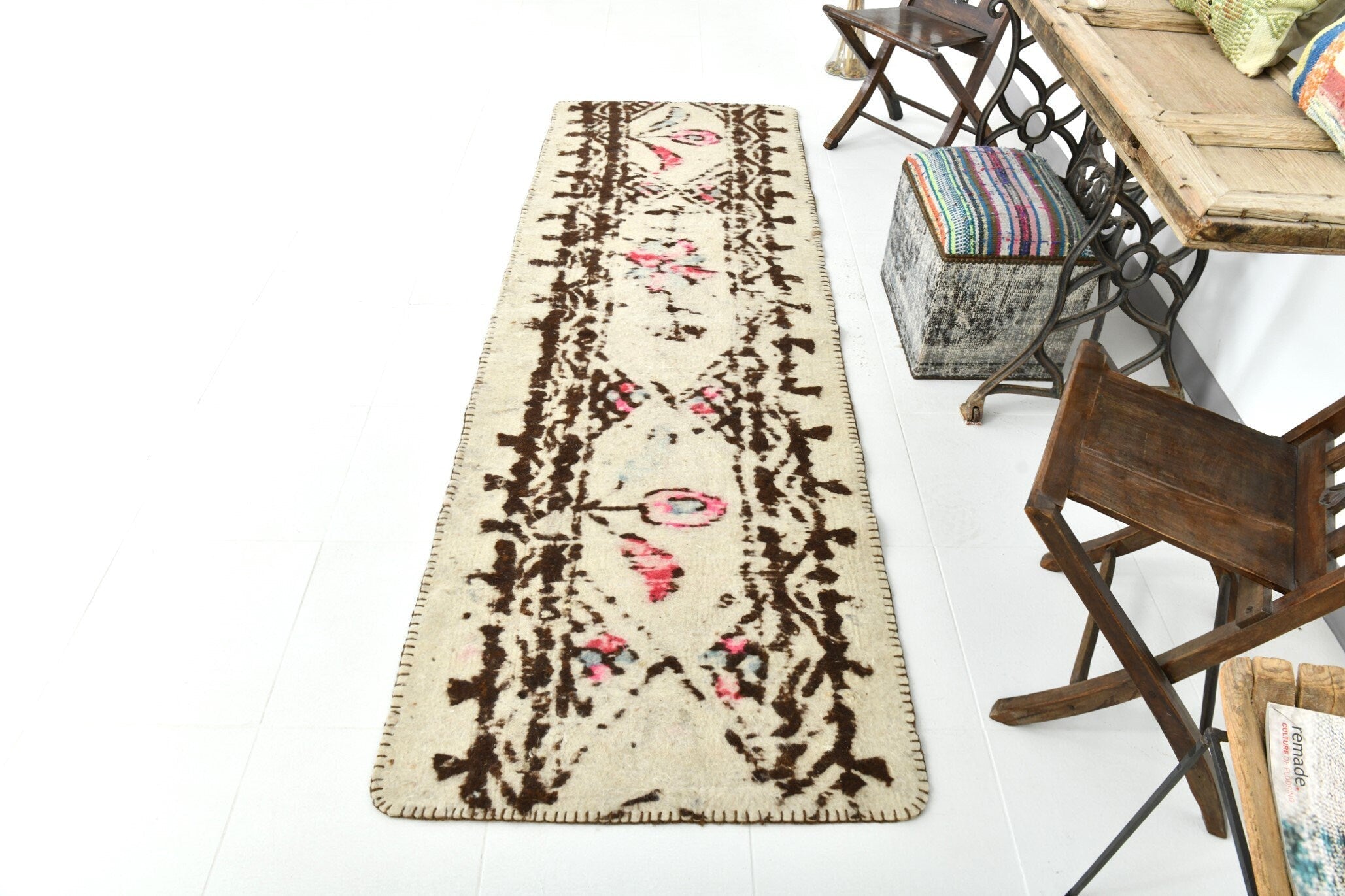 Vintage Felt 2'11" x 8'9" ft