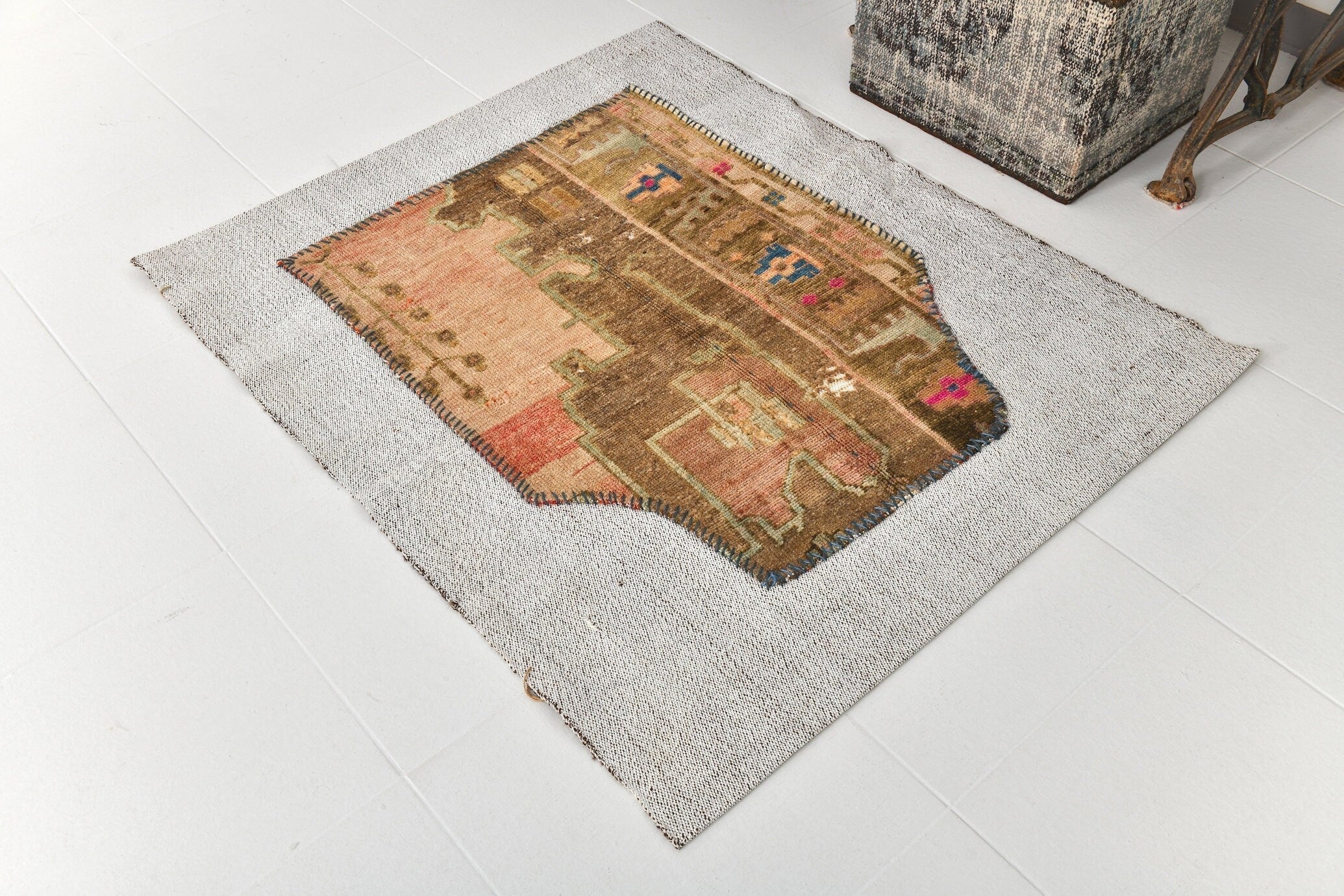 Vintage Flatweave Kilim 3’5’’ x 4’2’’ ft