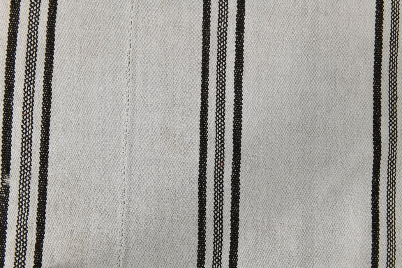 Vintage Hemp Kilim 5’7’’ x 8’4’’ ft