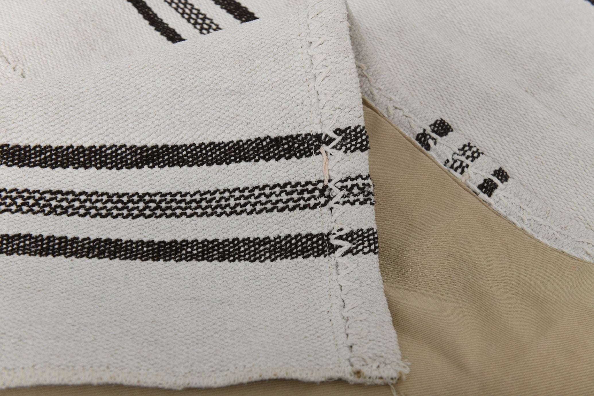 Vintage Hemp Kilim 5’7’’ x 8’4’’ ft