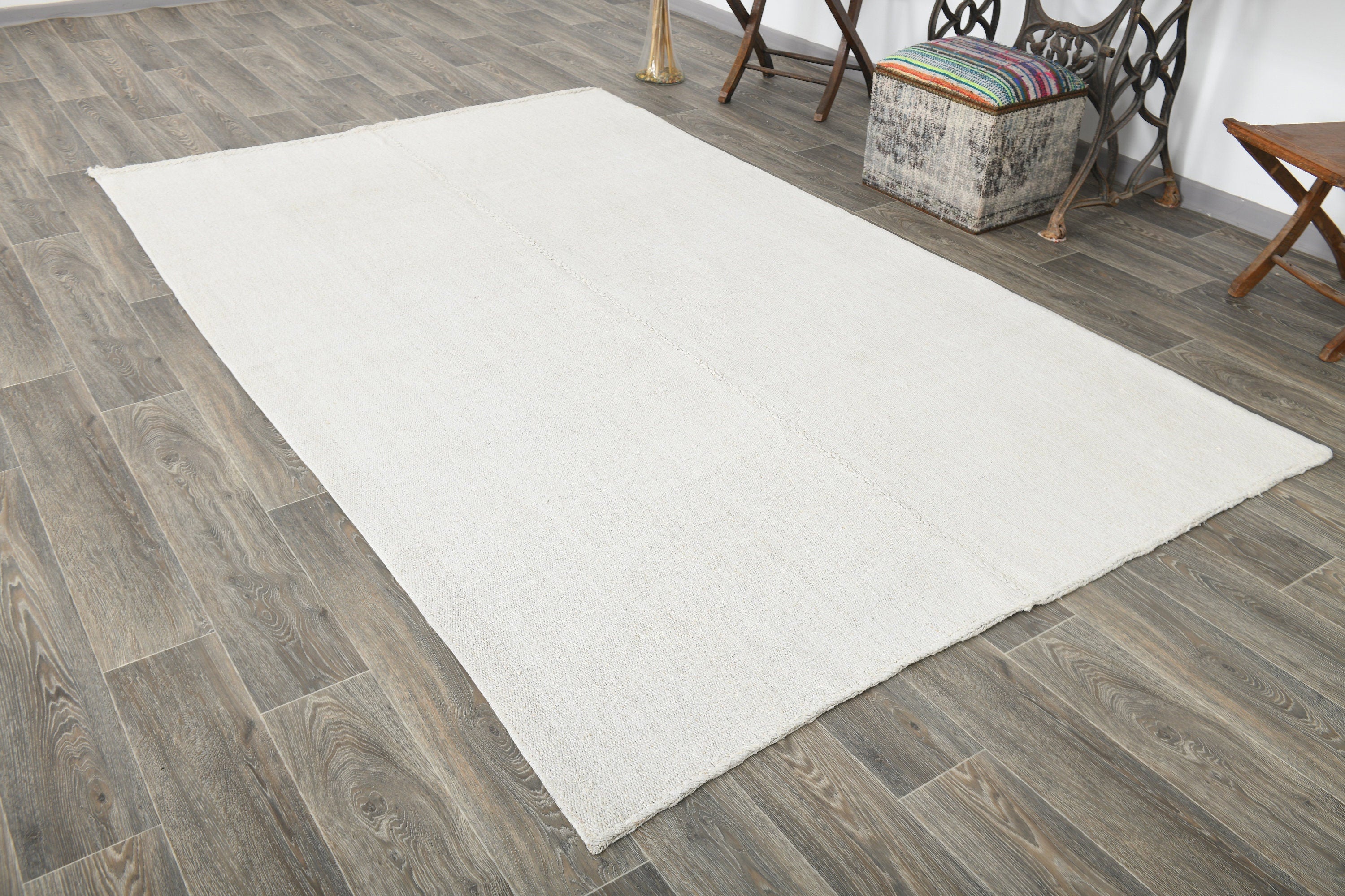 Vintage Hemp Kilim 5’7’’ x 9’4’’ ft