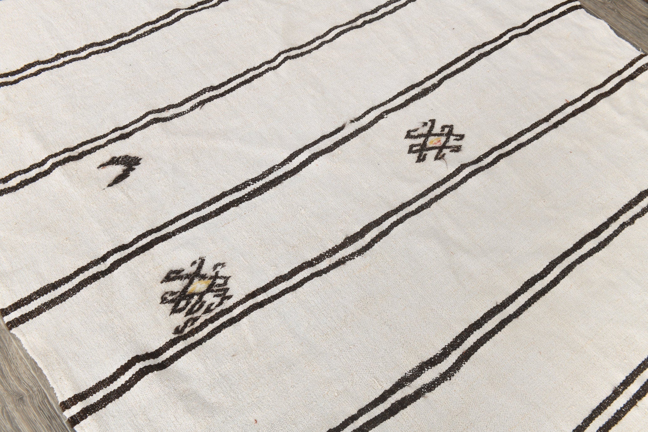 Vintage Hemp Kilim 5’9’’ x 8’5’’ ft
