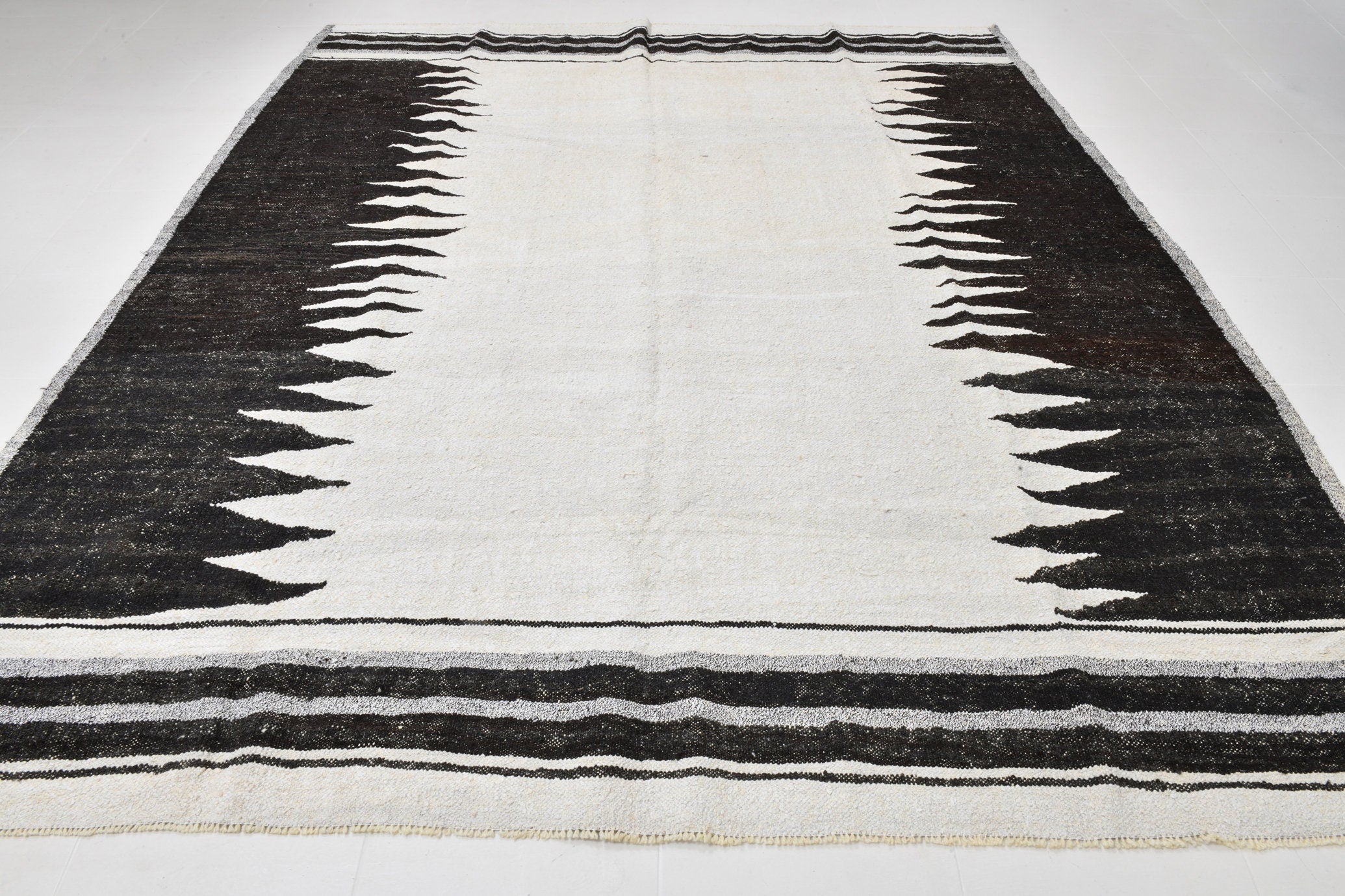 Vintage Hemp Kilim 8’7’’ x 9’9’’ ft