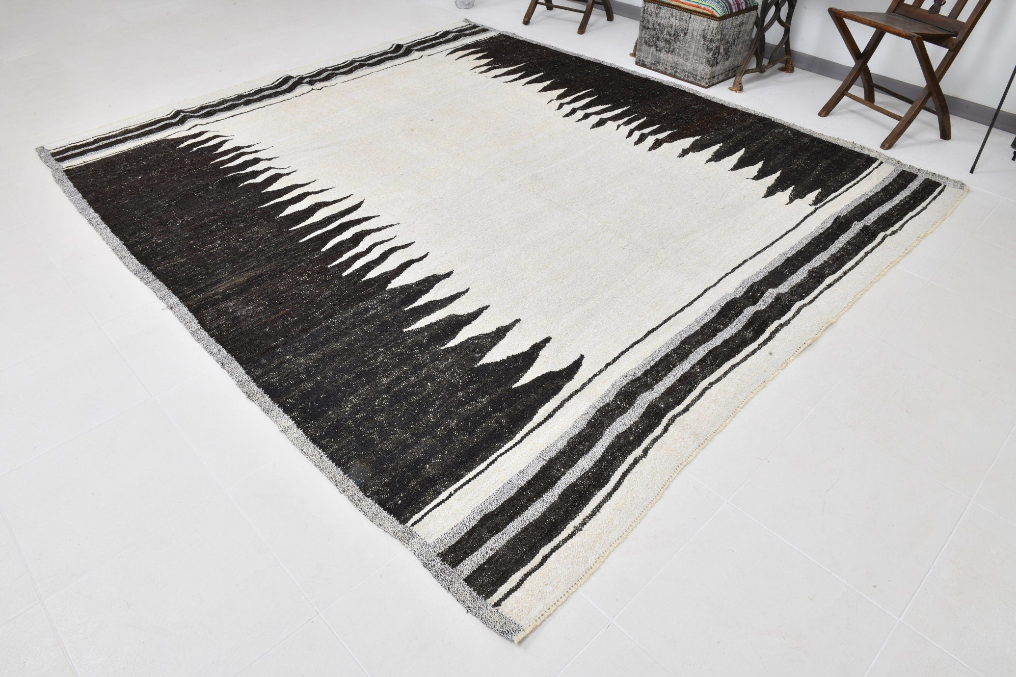 Vintage Hemp Kilim 8’7’’ x 9’9’’ ft