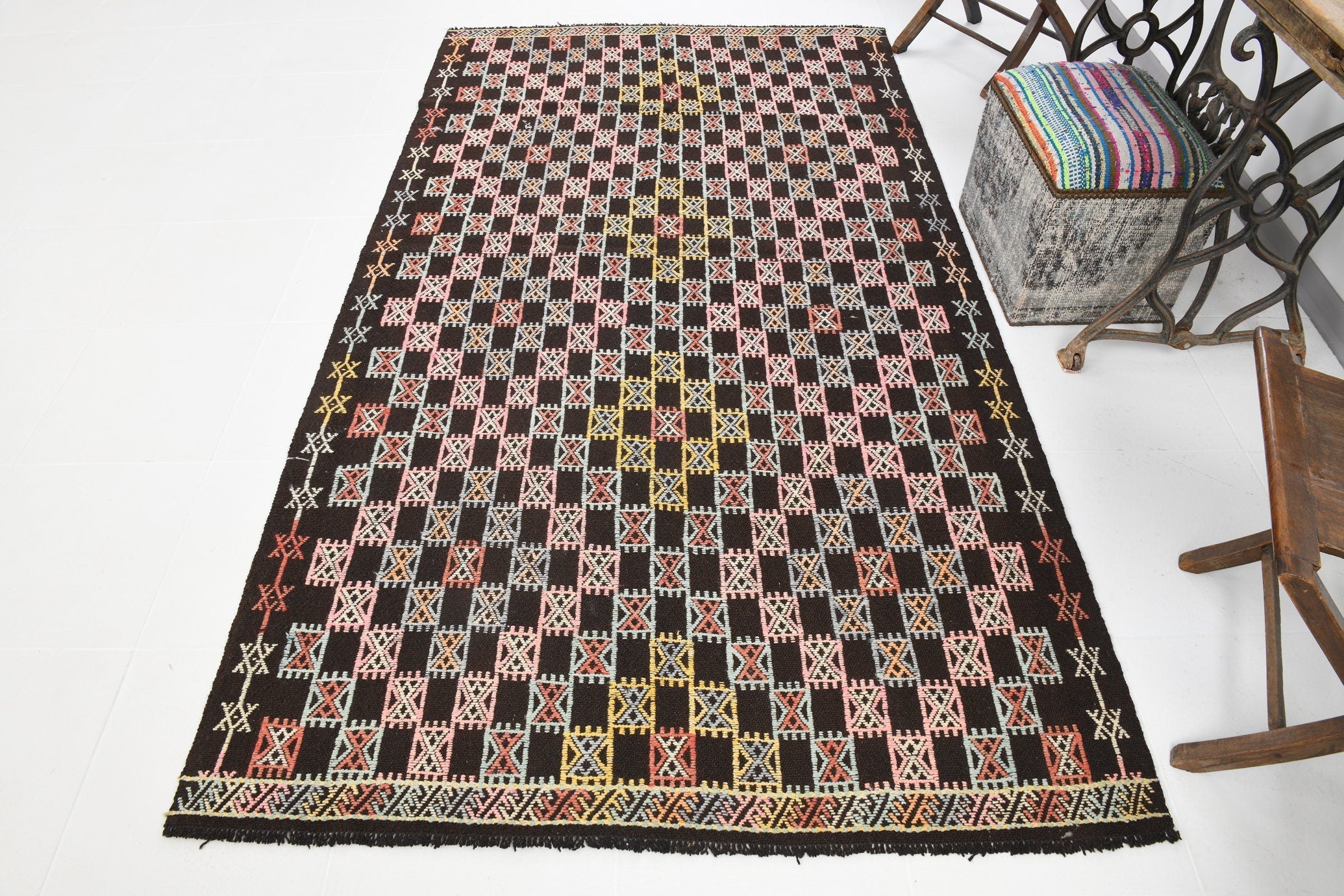Vintage Kilim Anatolian 4’9’’ x 8’6’’ ft