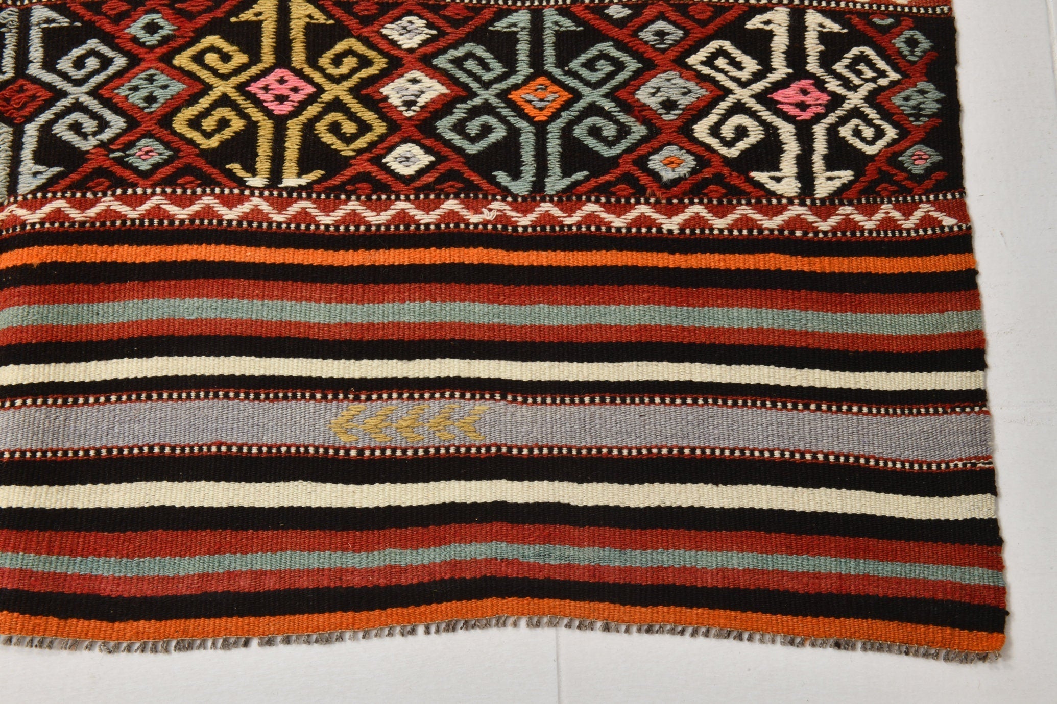 Vintage Kilim Anatolian 4’9’’ x 8’8’’ ft