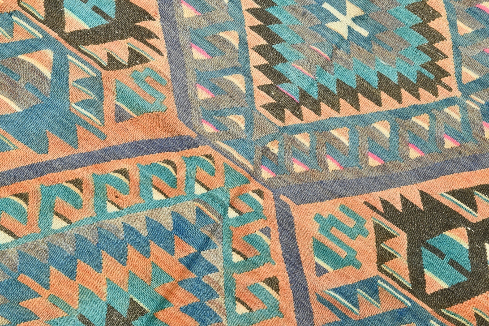 Vintage Kilim Anatolian 5’1’’ x 8’5’’ ft