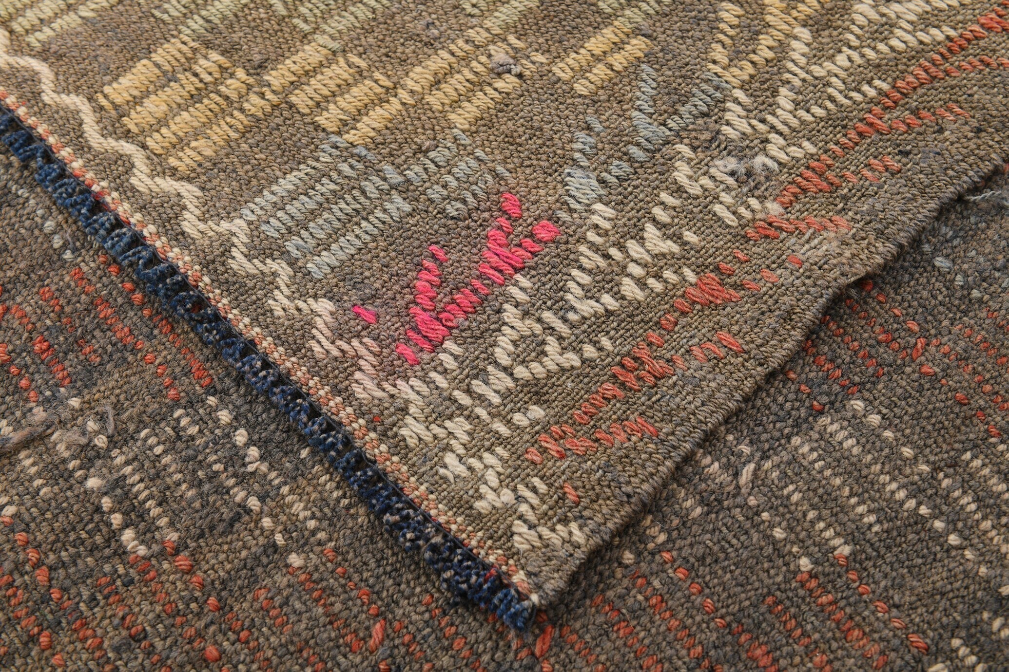Vintage Kilim Anatolian 5’10’’ x 8’3’’ ft