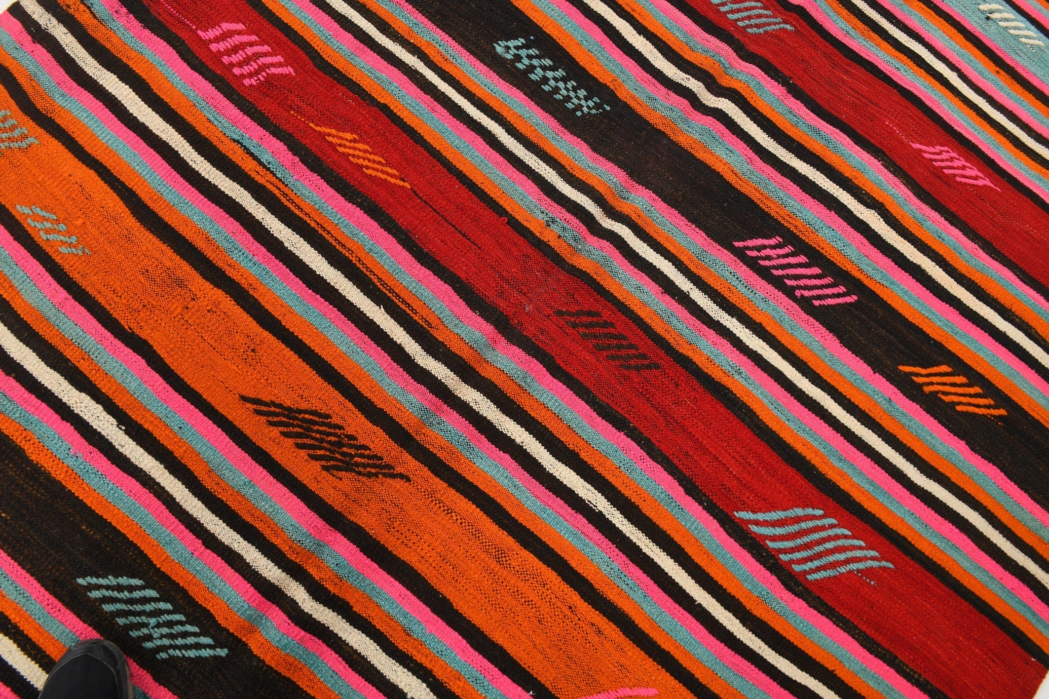 Vintage Kilim Anatolian 5’10’’ x 9’3’’ ft