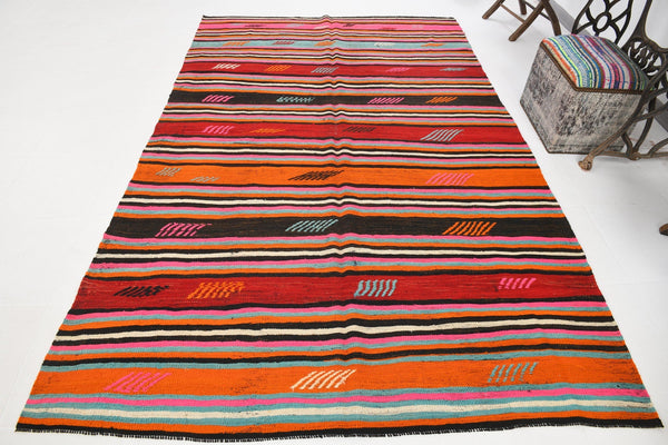 Vintage Kilim Anatolian 5’10’’ x 9’3’’ ft