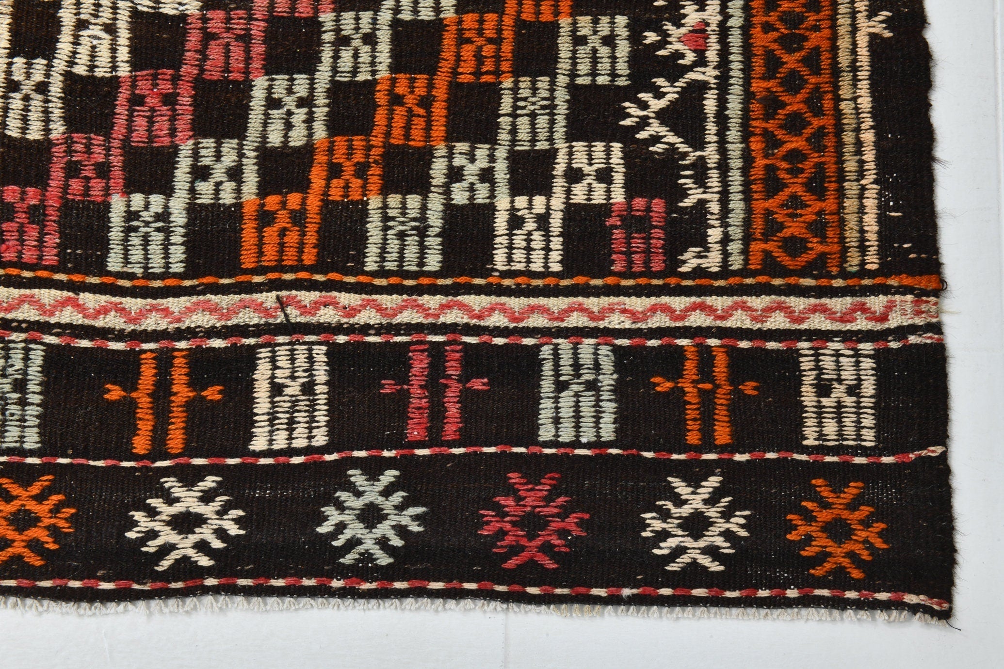 Vintage Kilim Anatolian 5’11’’ x 8’6’’ ft