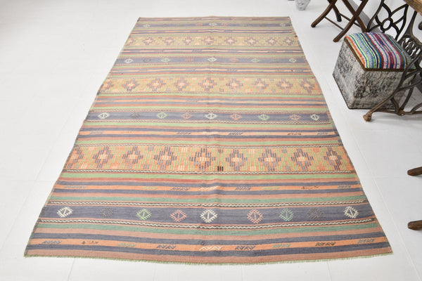 Vintage Kilim Anatolian 5’11’’ x 9’3’’ ft