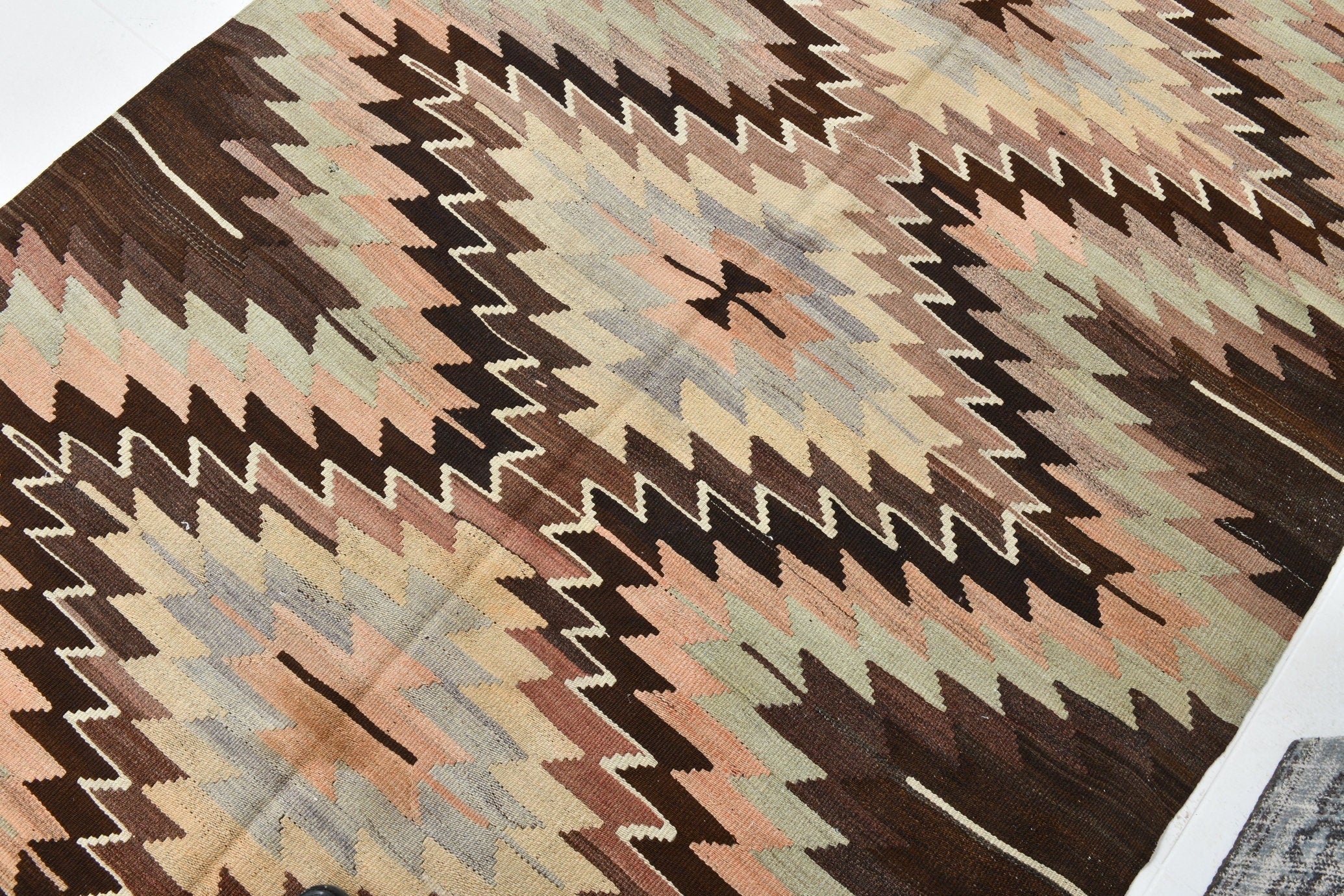 Vintage Kilim Anatolian 5’3’’ x 10’2’’ ft